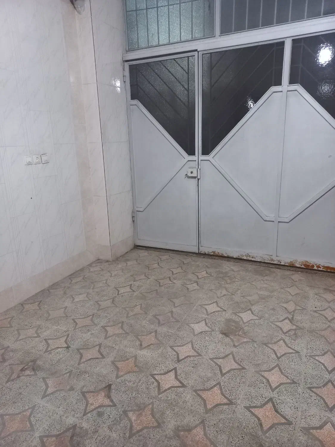 رهن واجاره پارکینگ ۲۵ متری ،درچه|اجارهٔ مغازه و غرفه|خمینی‌شهر, |دیوار