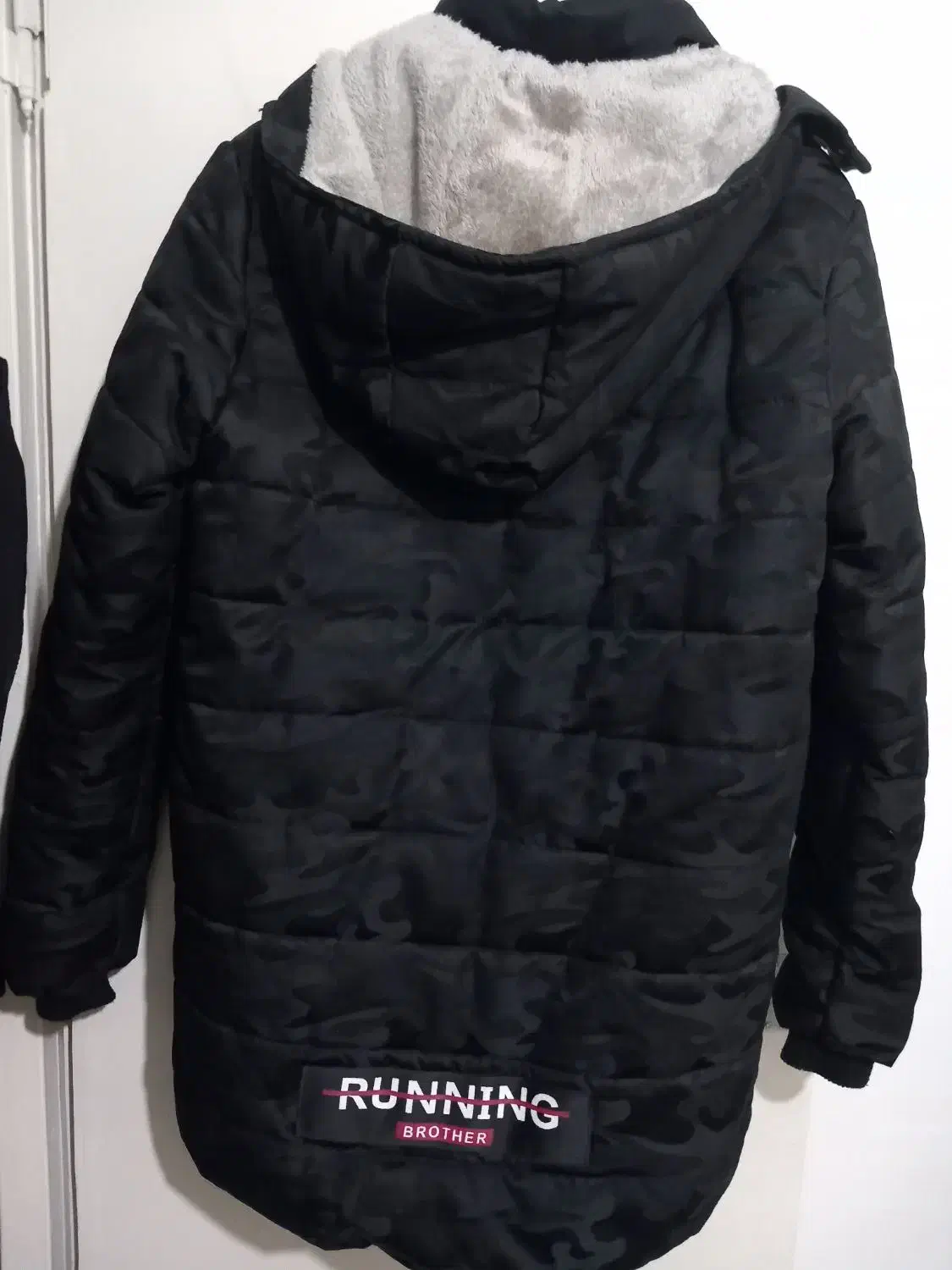 کاپشن هودی|لباس|ری, علایین|دیوار