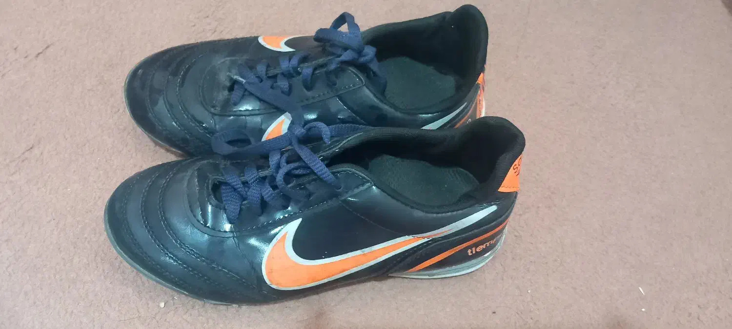 کفش ورزشی سالنی|کیف، کفش، کمربند|الیگودرز, |دیوار