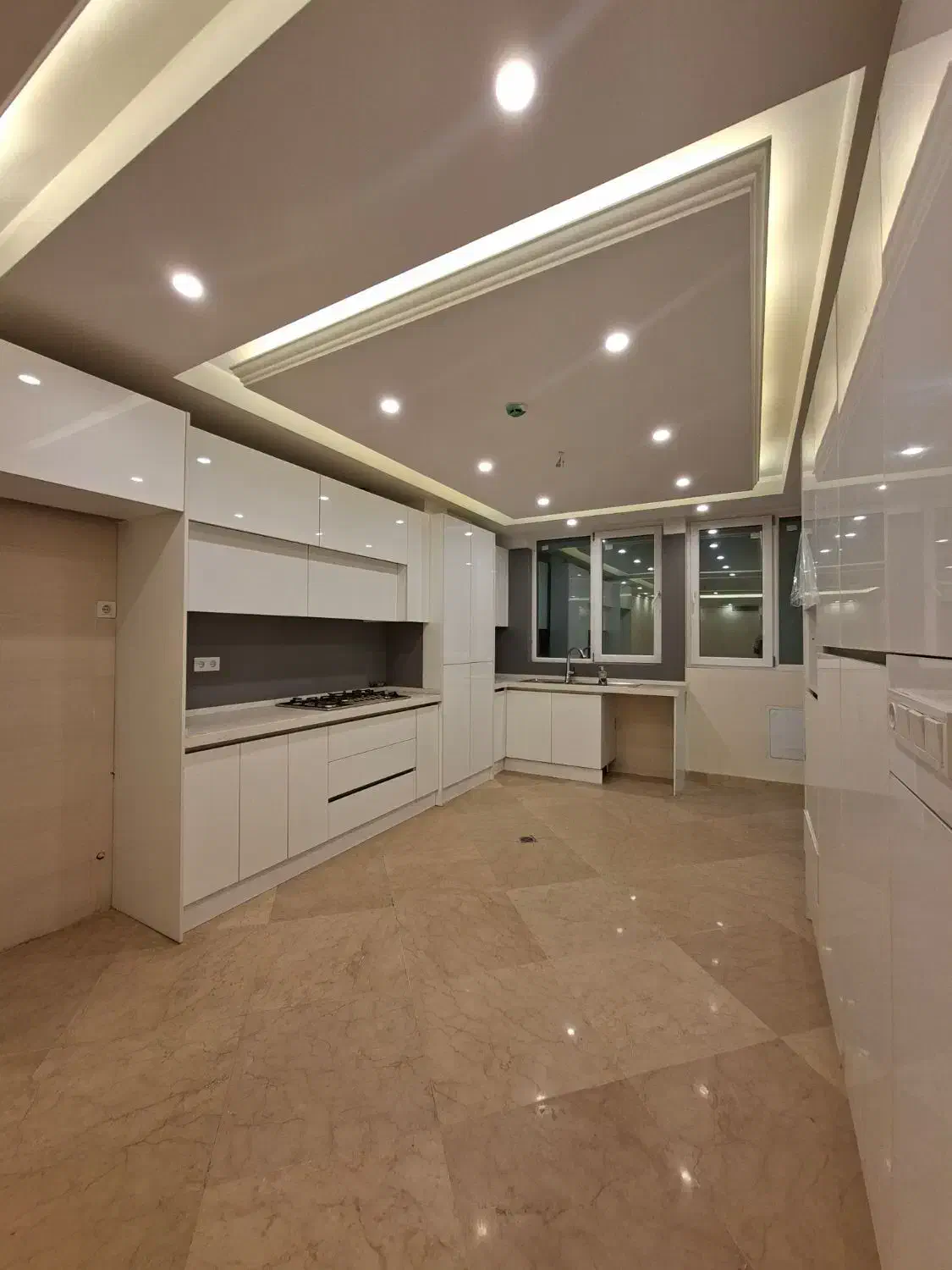 ۱۲۵ متر دو خواب/ فول امکانات/ نوساز