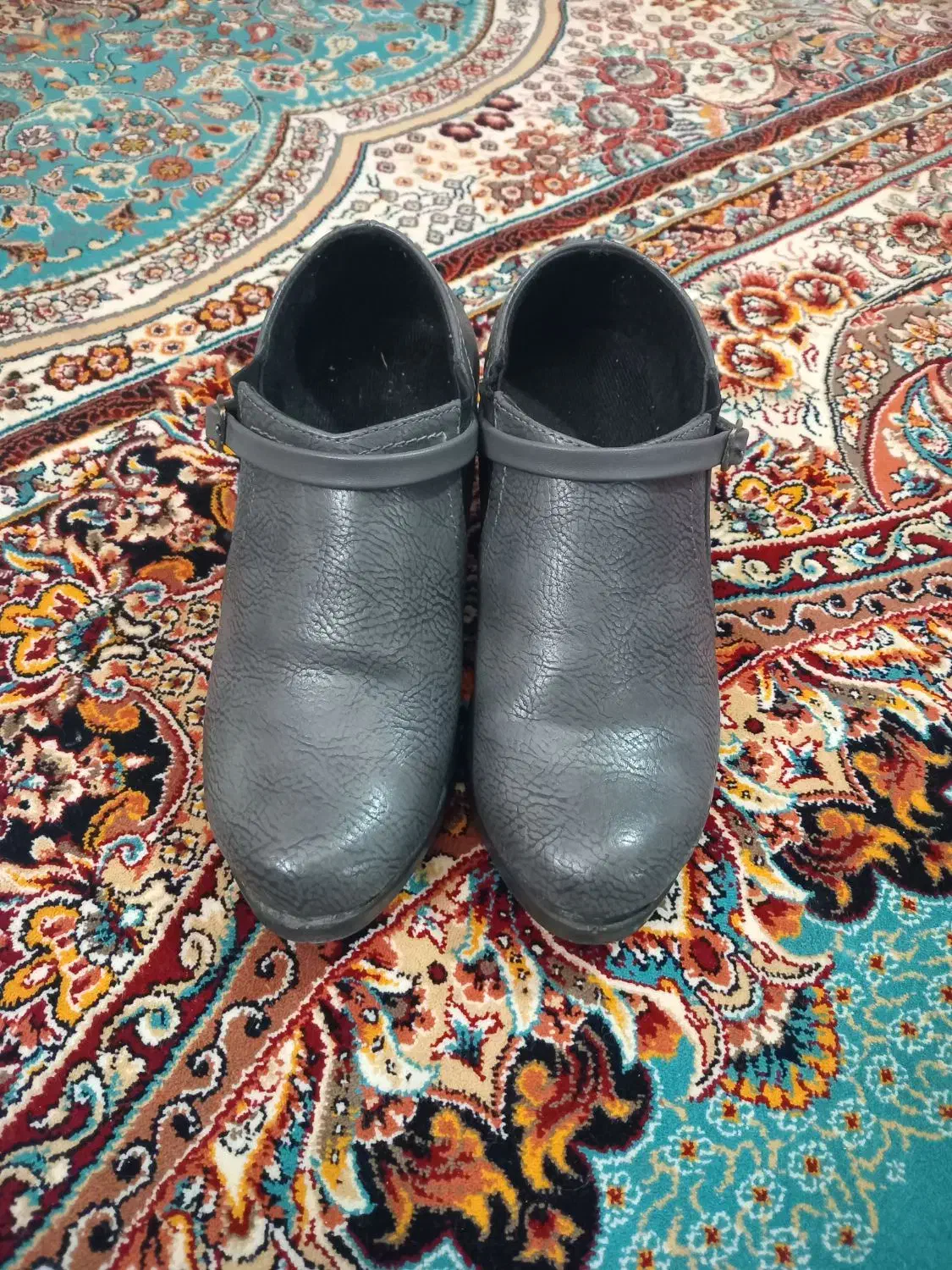 کفش و پافر|کیف، کفش، کمربند|اسفراین, |دیوار