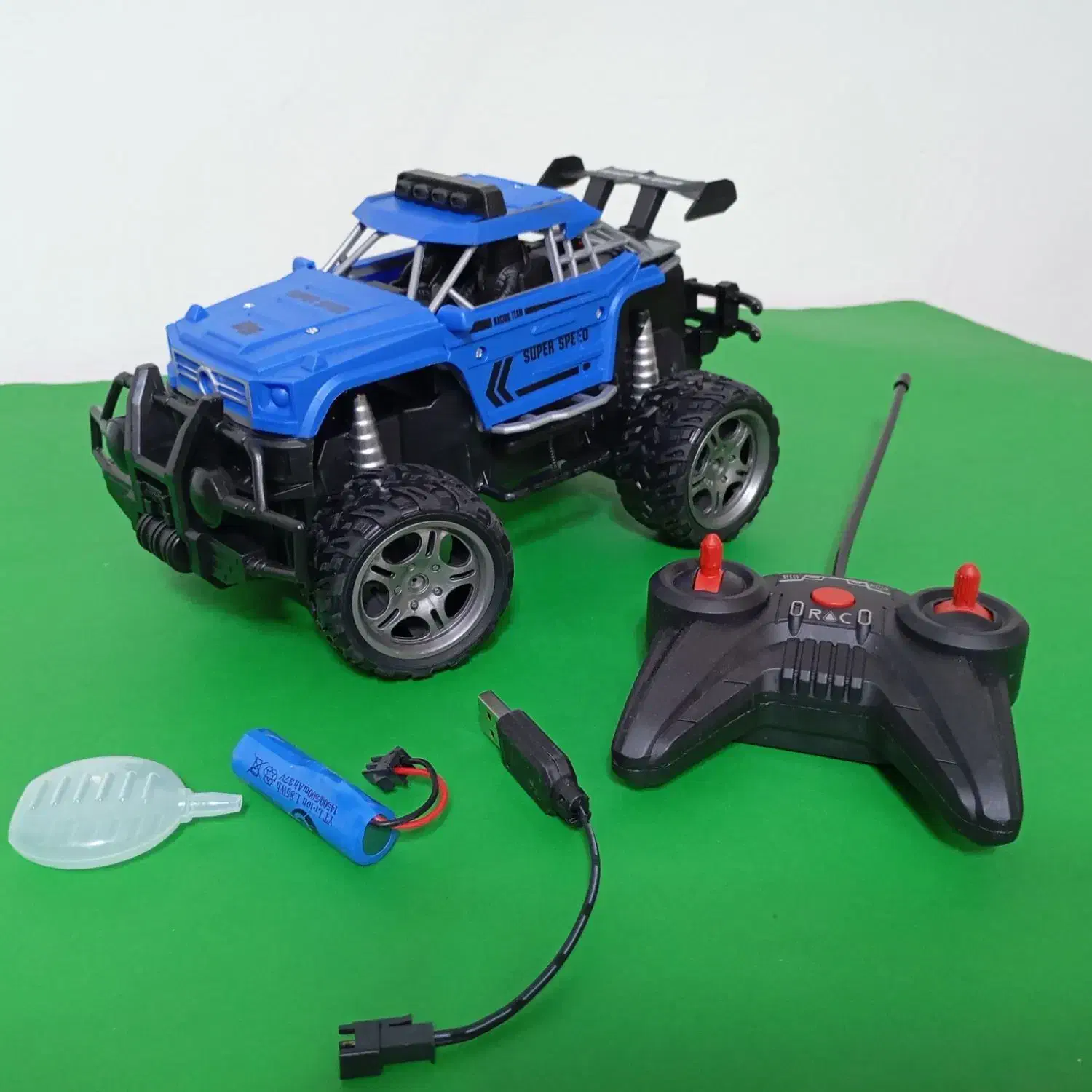 ماشین کنترلی آفرود اسباب بازی شارژی دودزا کادویی|اسباب‌‌بازی|مشهد, هفده شهریور|دیوار