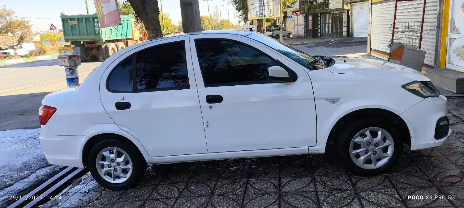 ساینا 402|خودرو سواری و وانت|بروجرد, |دیوار