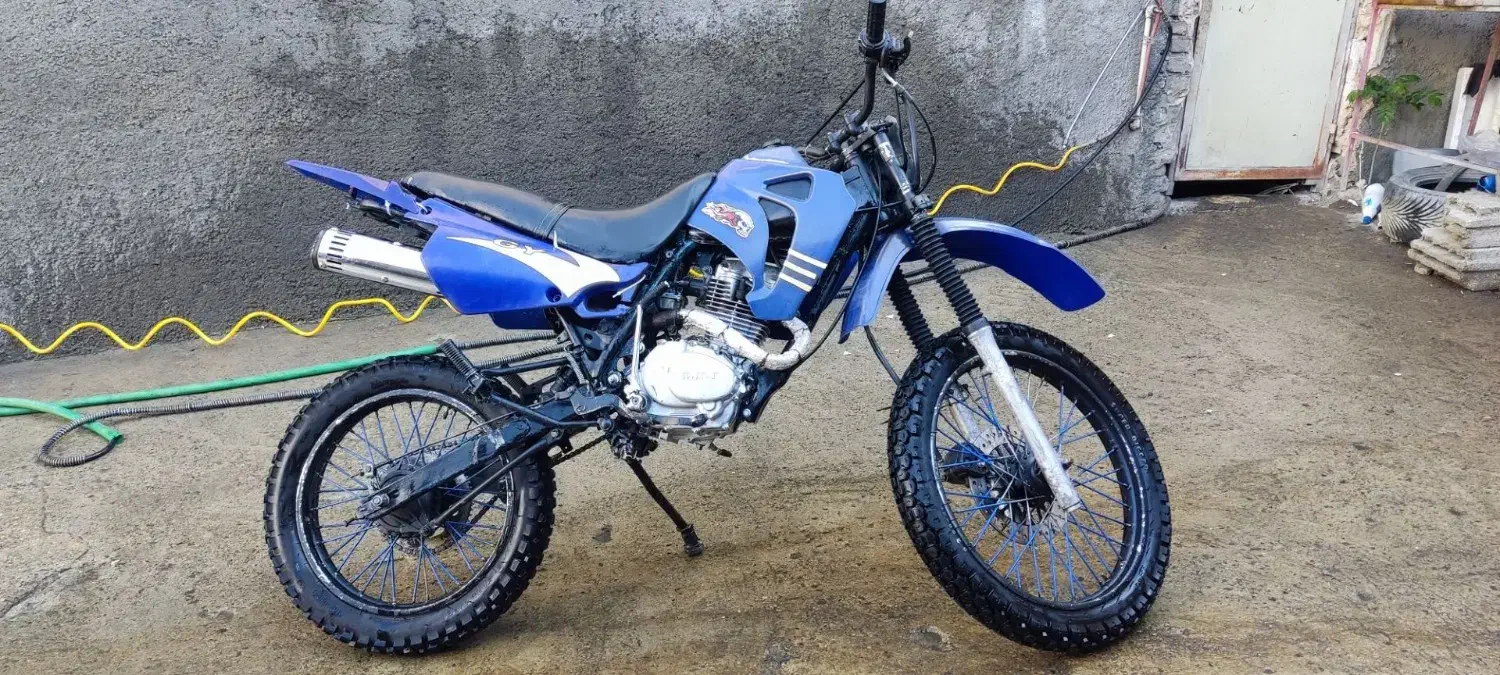 تریل|موتورسیکلت|کلیبر, |دیوار