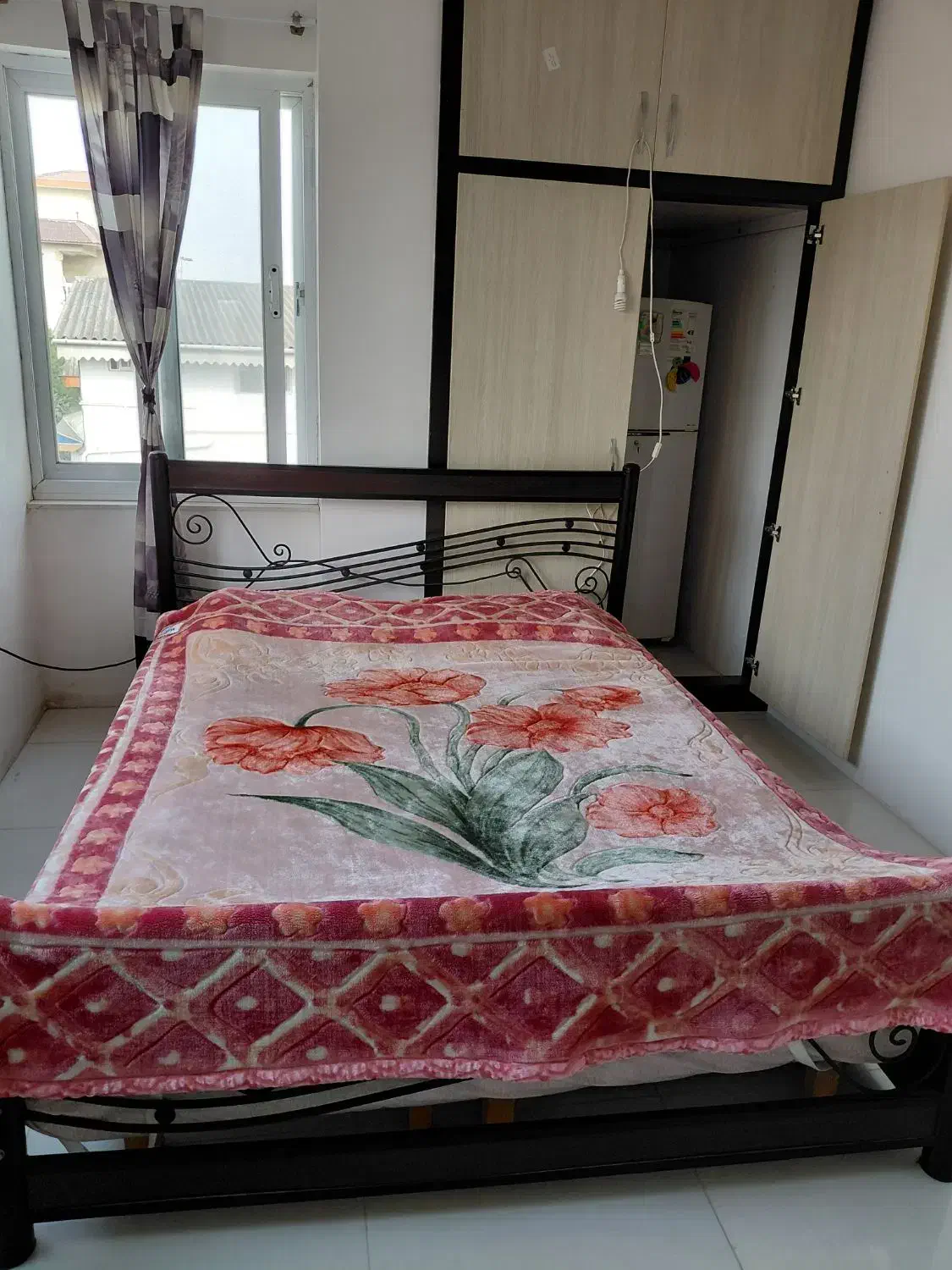 تخت خواب دو نفر و تشک خوش خواب و میز توالت|تخت و سرویس خواب|تنکابن, |دیوار