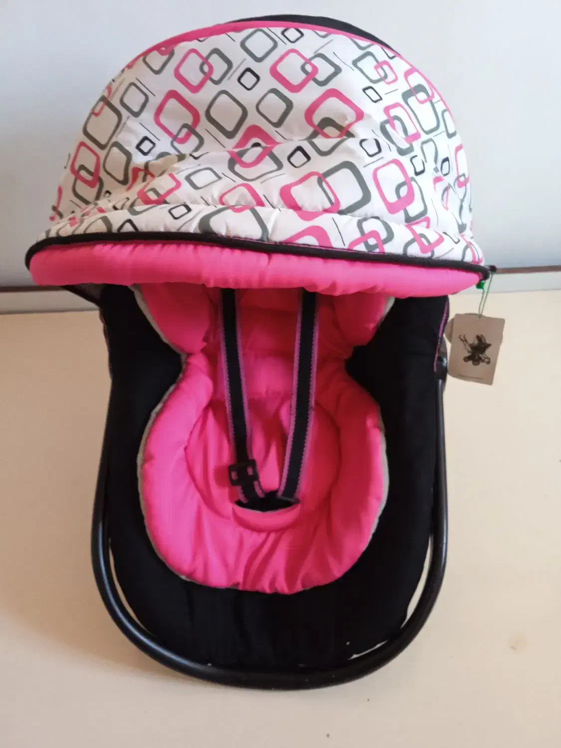 کریر و عروسک هر دوسالم وزیبا|کالسکه و لوازم جانبی|صدرا-فارس, فاز ۱|دیوار