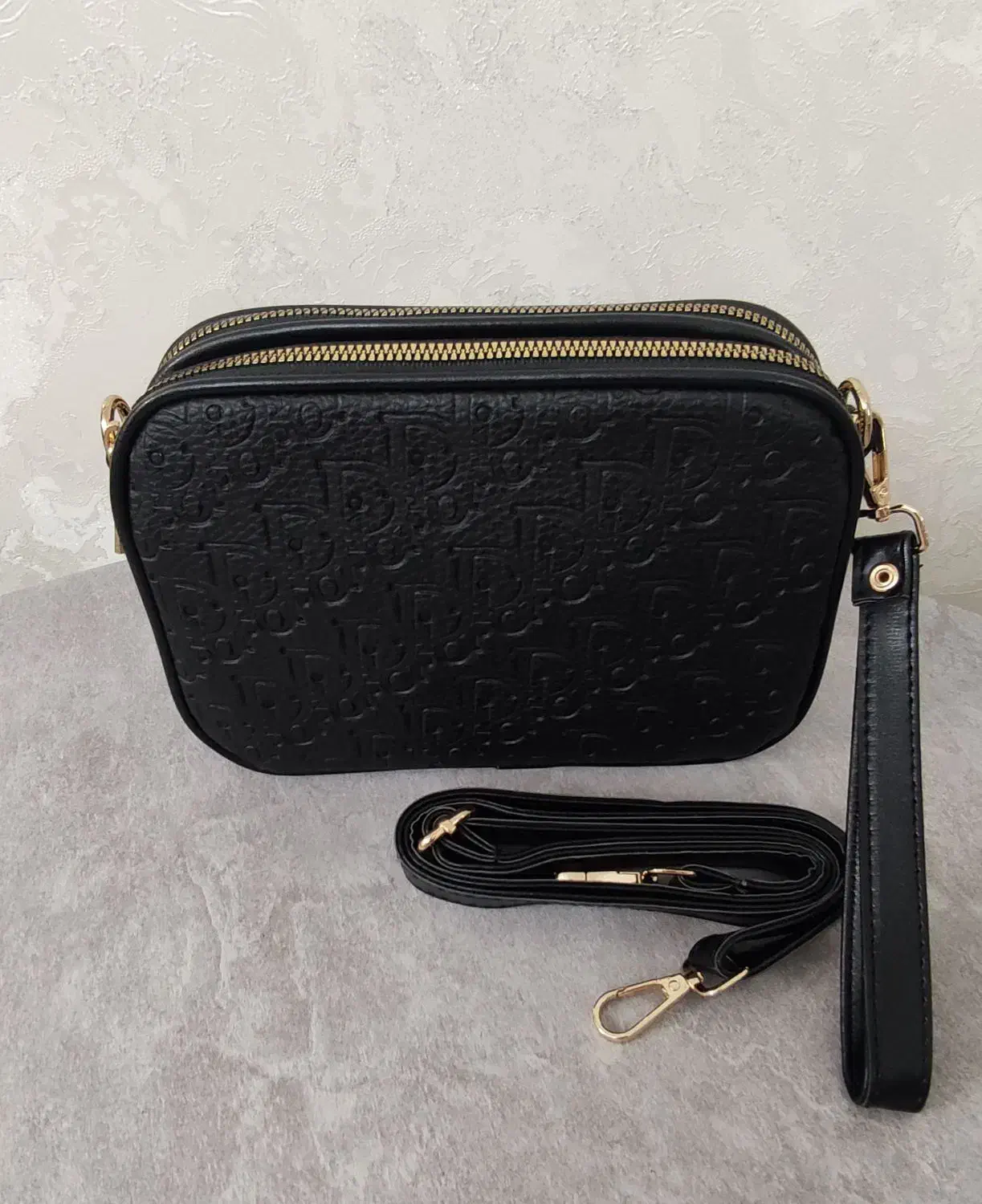 تنوع کیف های رودوشی|کیف، کفش، کمربند|قدس, شهر‌قدس|دیوار