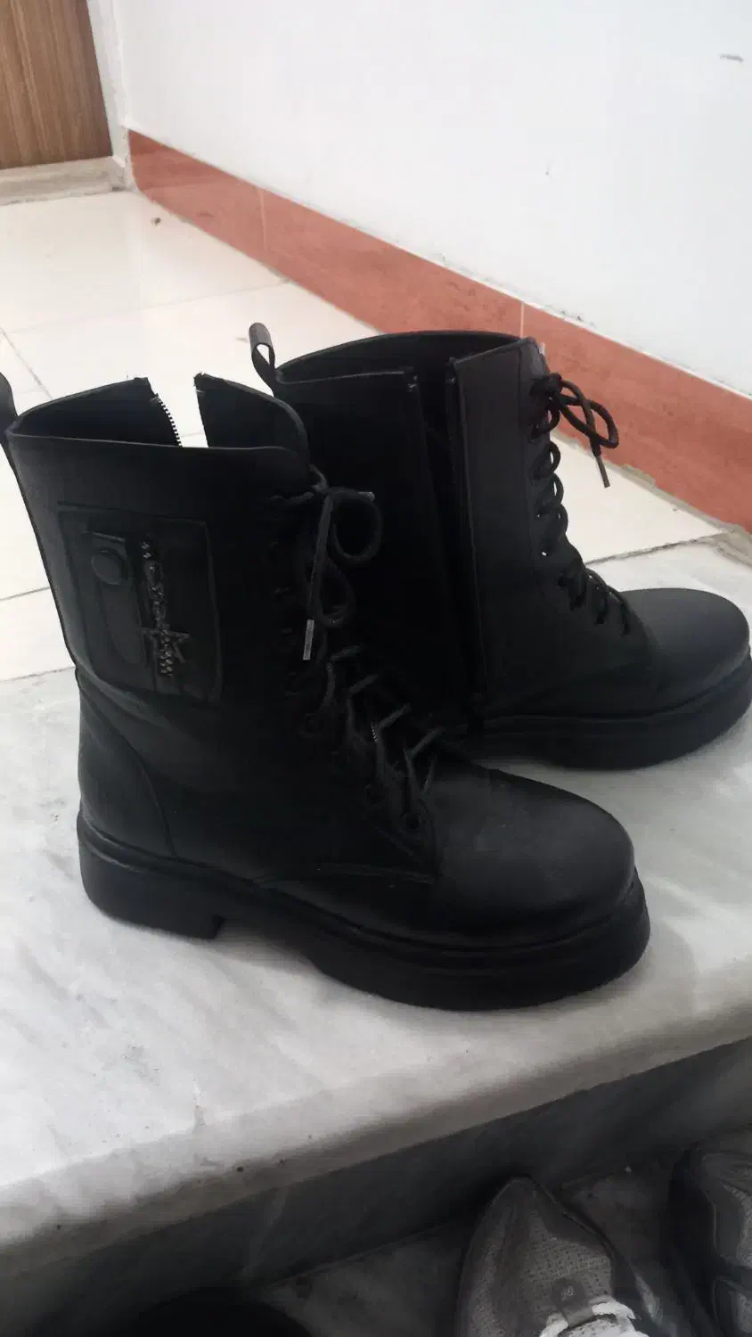 نیم بت|کیف، کفش، کمربند|رشت, لاکانی|دیوار