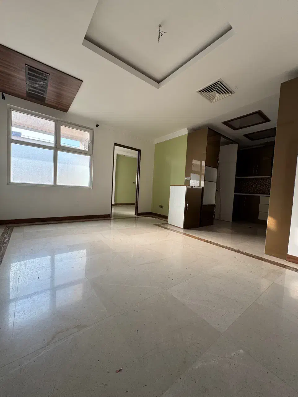 ۵۸ متر ** ظفر کوچه افشین ** ۹ ساله طبقه چهارم