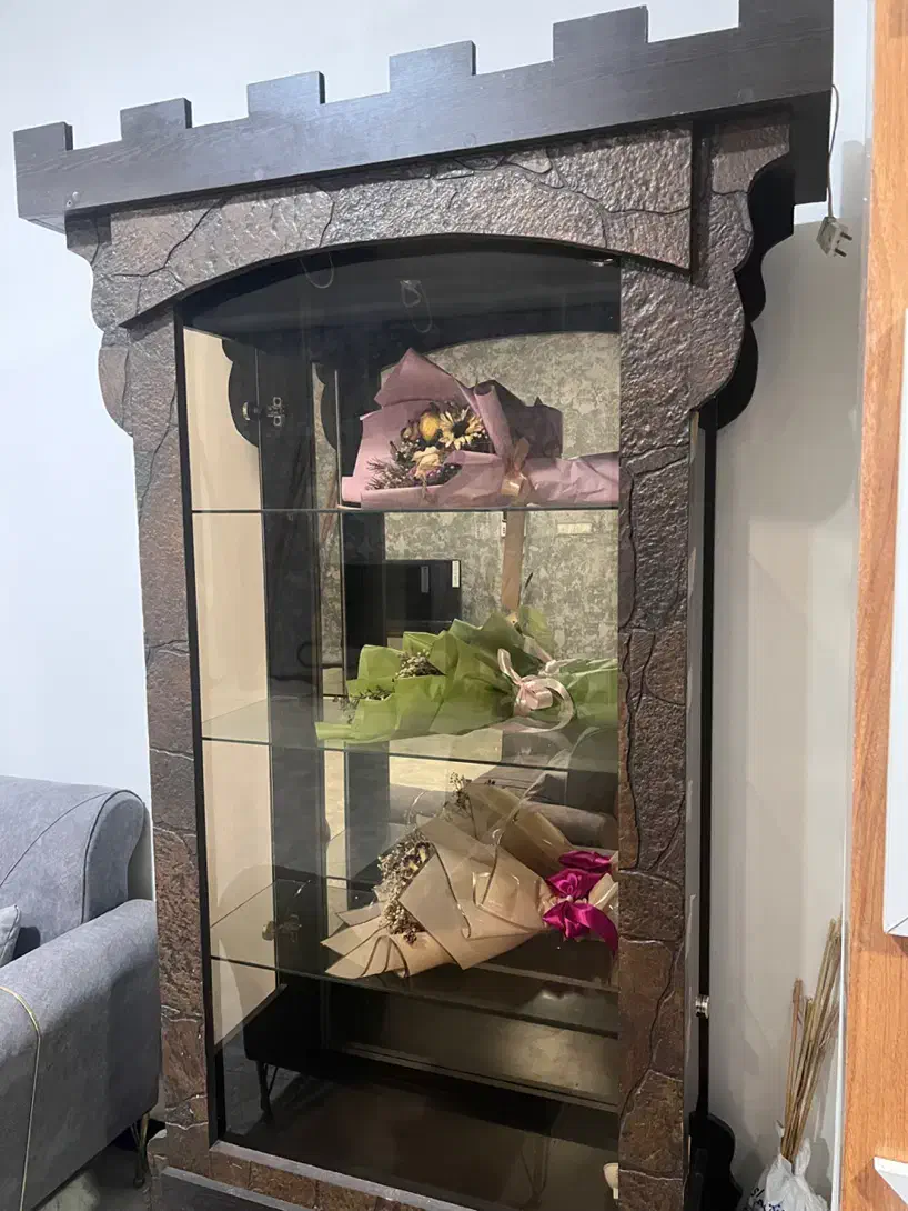 ویترین شیشه ای کاملا سالم و نو|بوفه، ویترین، کنسول|جم, |دیوار