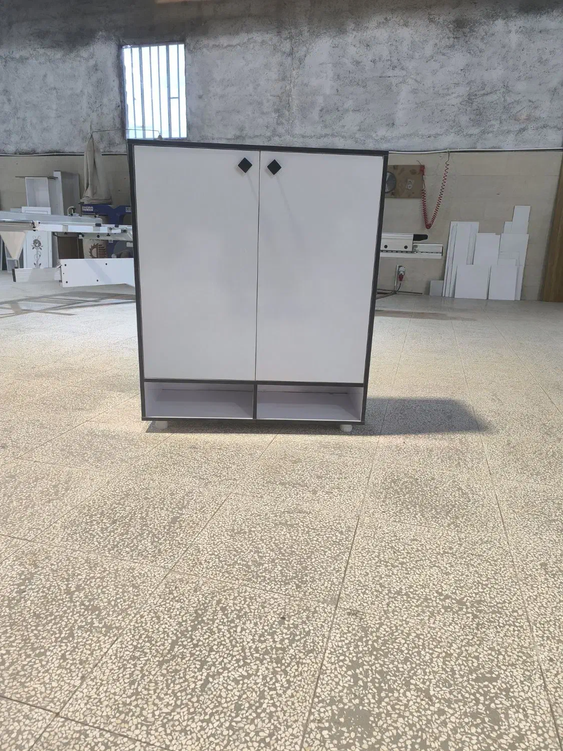 جاکفشی|جاکفشی، کمد، دراور|قائن, |دیوار