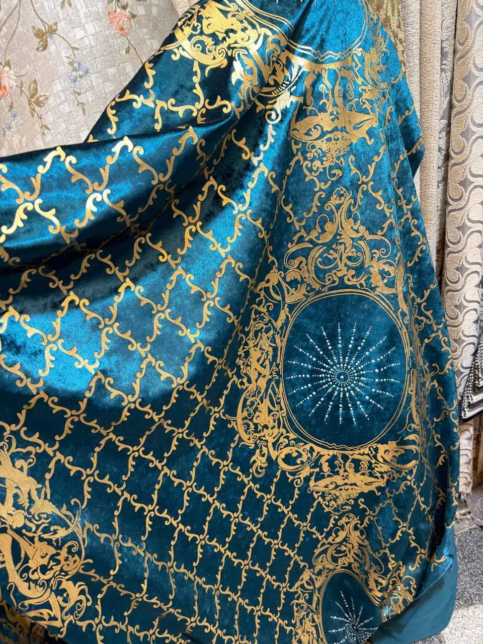 پارچه مبلی مبل کلاسیک سلطنتی ترک وارداتی به شرط|مبلمان خانگی و میز عسلی|تهران, یافت‌آباد|دیوار