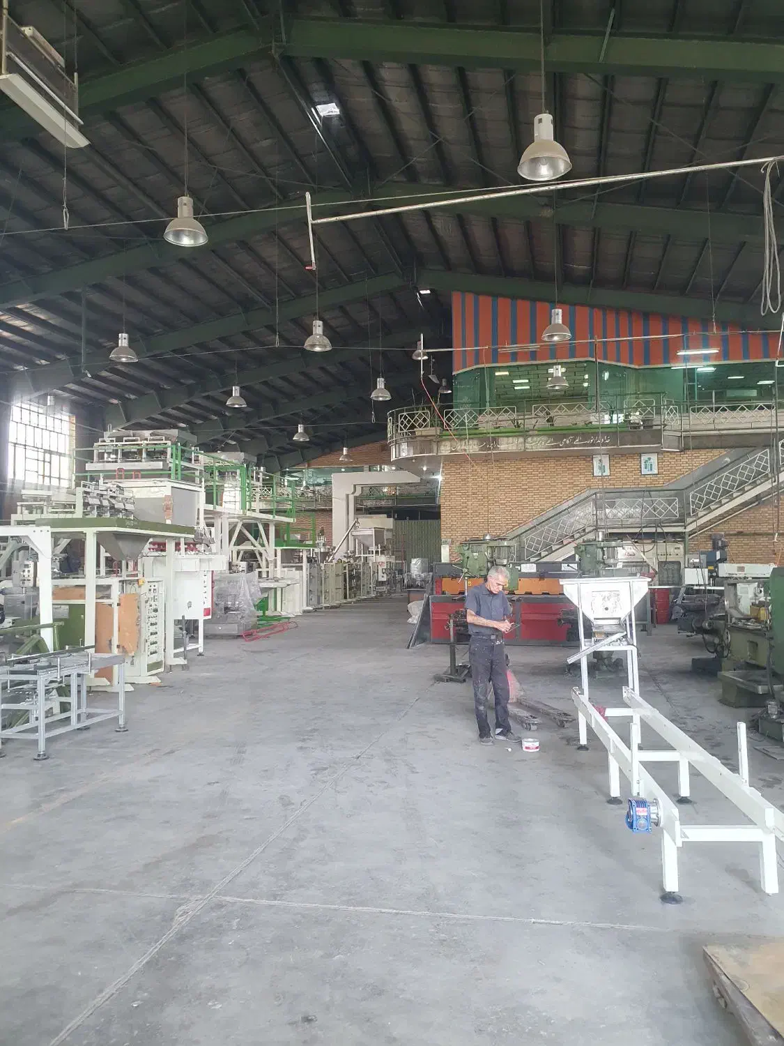 استخدام اشپز آشپز و نظافتچی خانم|استخدام خدمات فروشگاه و رستوران|بهارستان, |دیوار