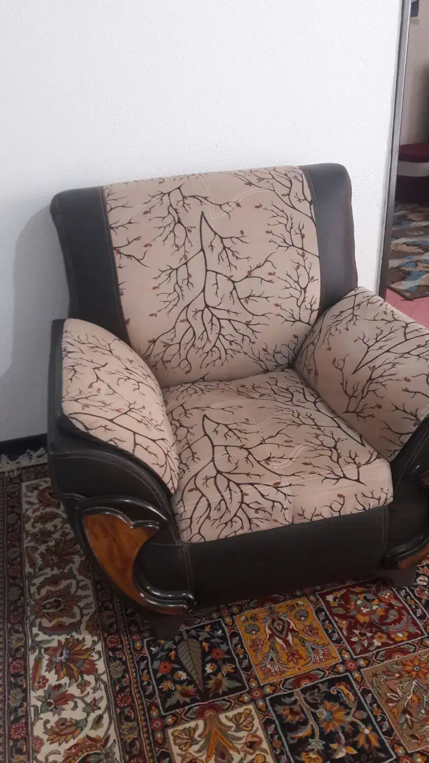 4 عدد مبل تک نفره بسیار زیبا و شیک|مبلمان خانگی و میز عسلی|شاهین‌شهر, شهرک گلدیس|دیوار