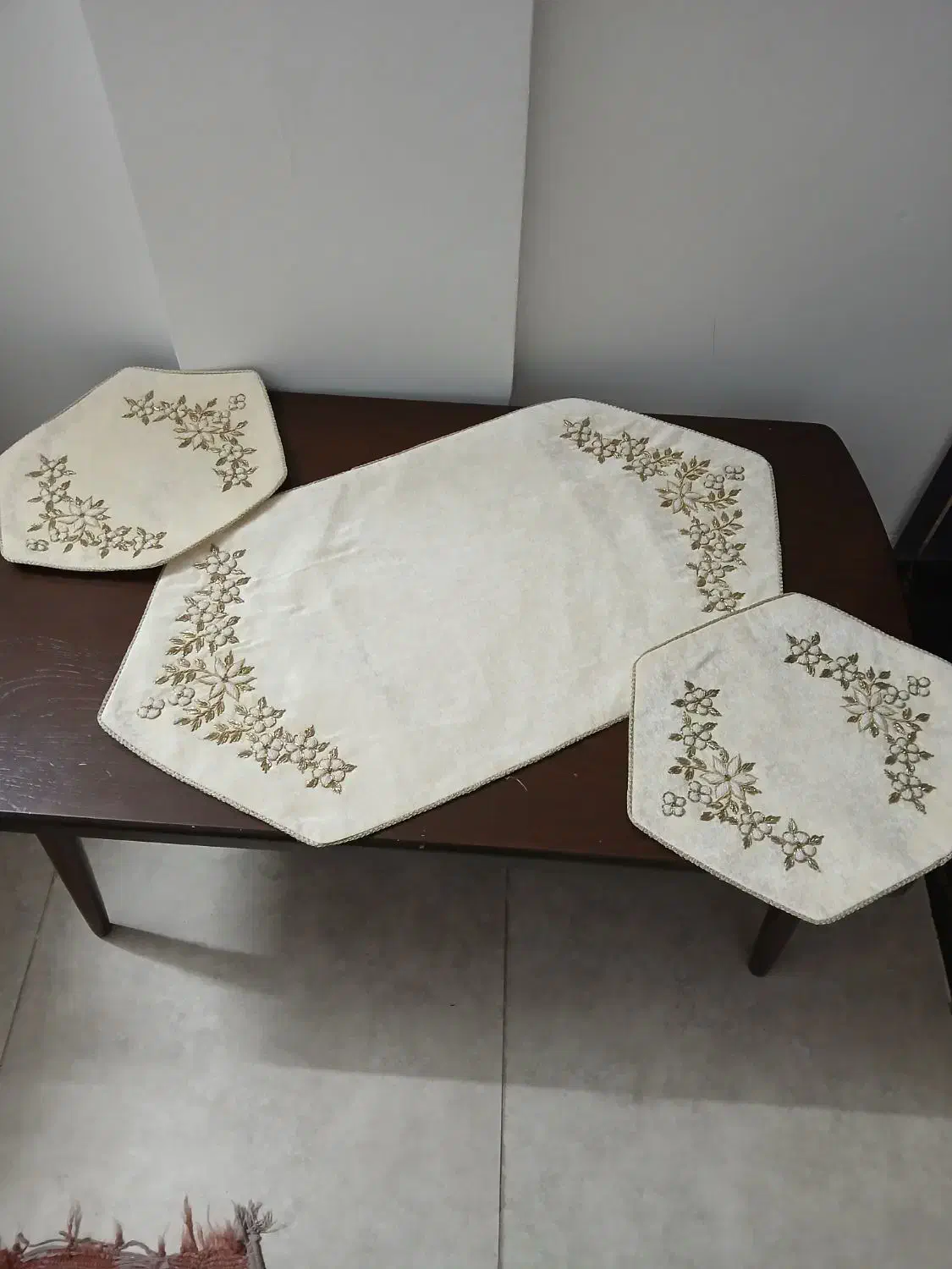 رومیزی مخمل سرمه دوزی|پرده، رانر، رومیزی|مشهد, شهرک ابوذر|دیوار