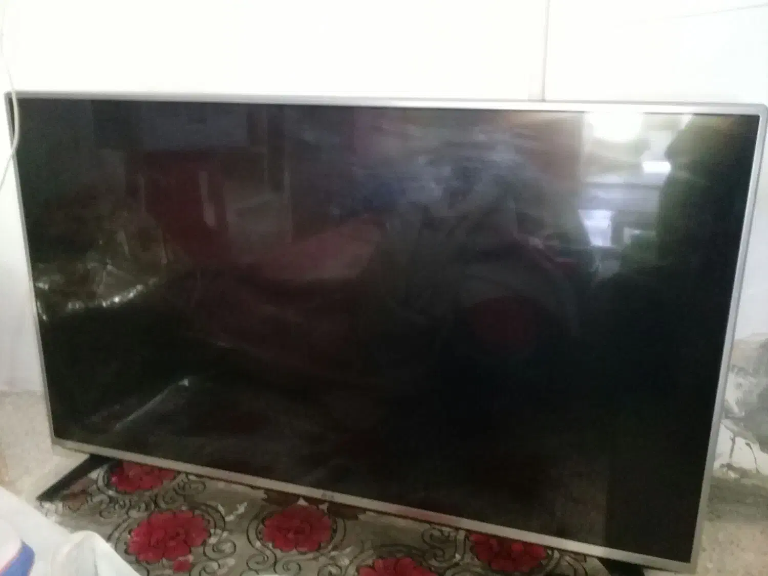 یک دستگاه ال ای دی ۵۰اینچ درحد نو|تلویزیون و پروژکتور|الیگودرز, |دیوار