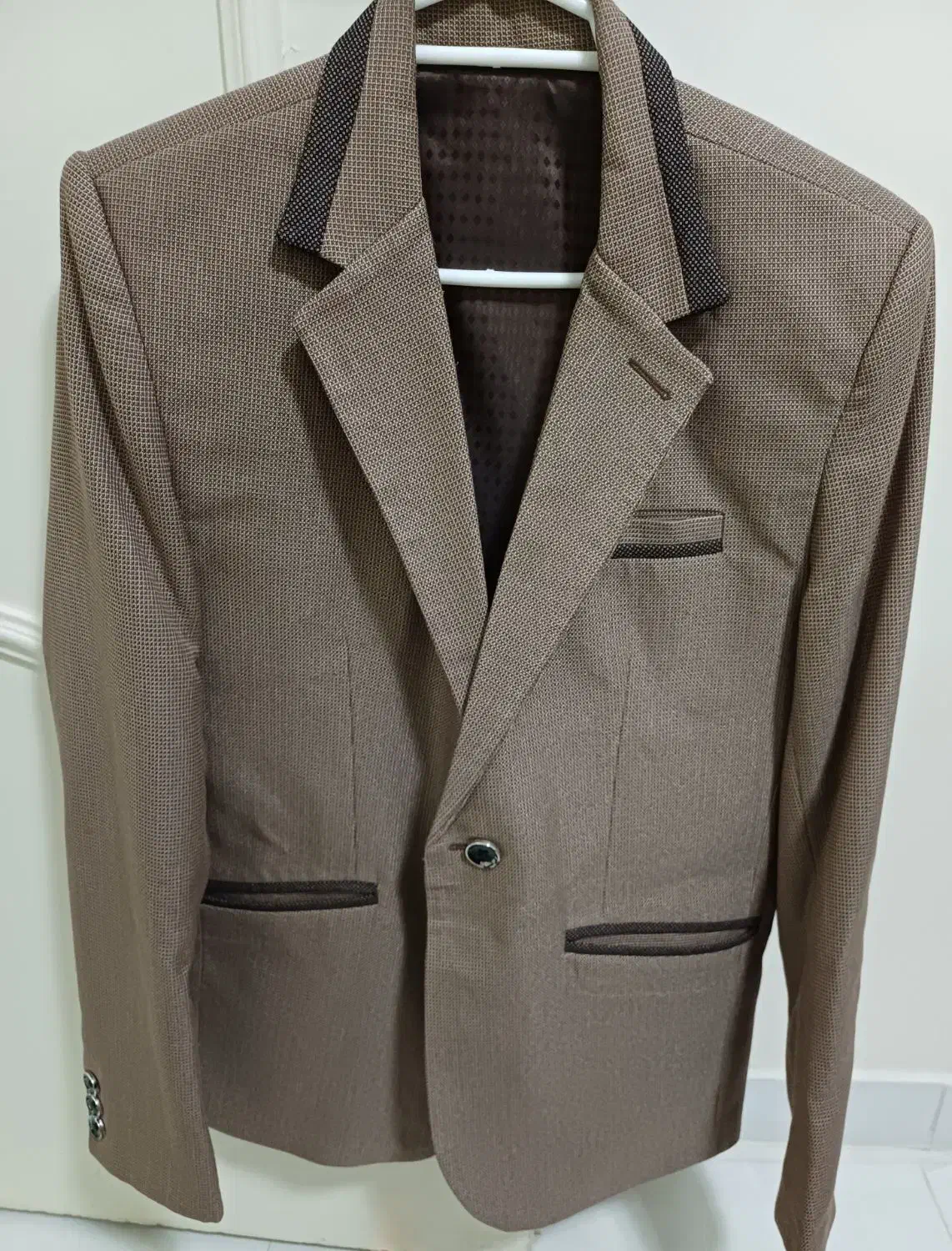 کت تک|لباس|کرج, حصارک بالا|دیوار