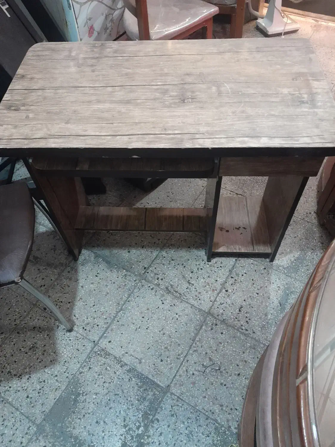 میزکامپویتر سالم مرتب|میز تحریر و کامپیوتر|مشهد, یاس|دیوار