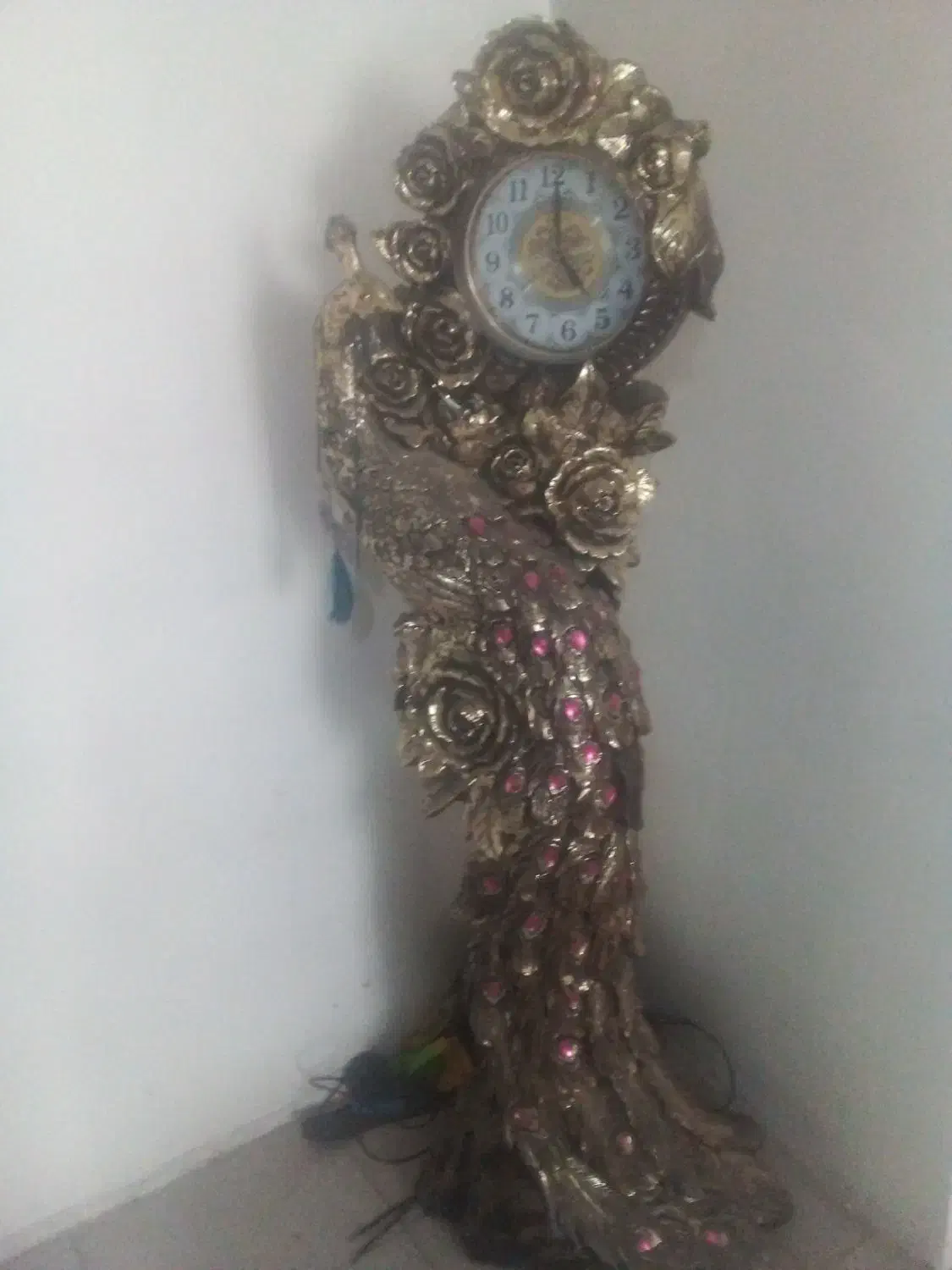 مجسمه زیباساعت|مجسمه، تندیس، ماکت|ری, سیزده آبان|دیوار