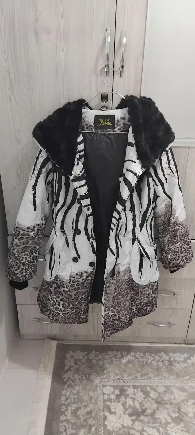 پالتو|لباس|رباط‌کریم, نصیرشهر|دیوار