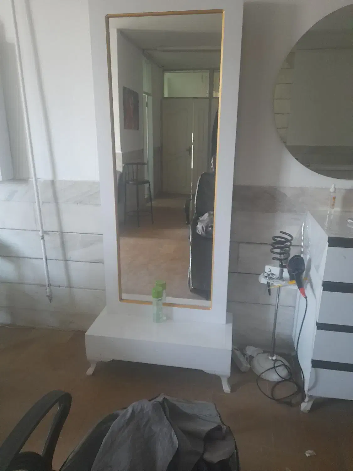 دو عدد اینه قدی|آینه|بروجن, |دیوار