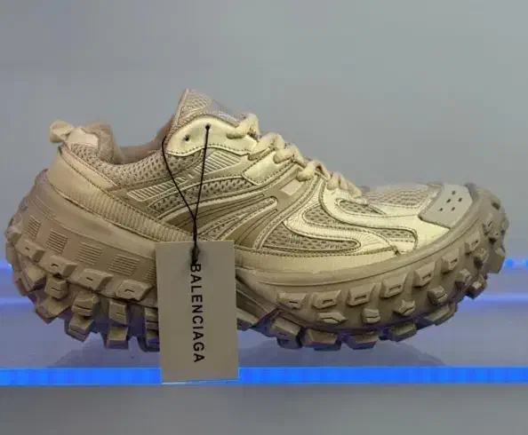 سری ۸ جفتی کفش بالنسیاگا (مدل دیفندر)|کیف، کفش، کمربند|دوگنبدان, |دیوار