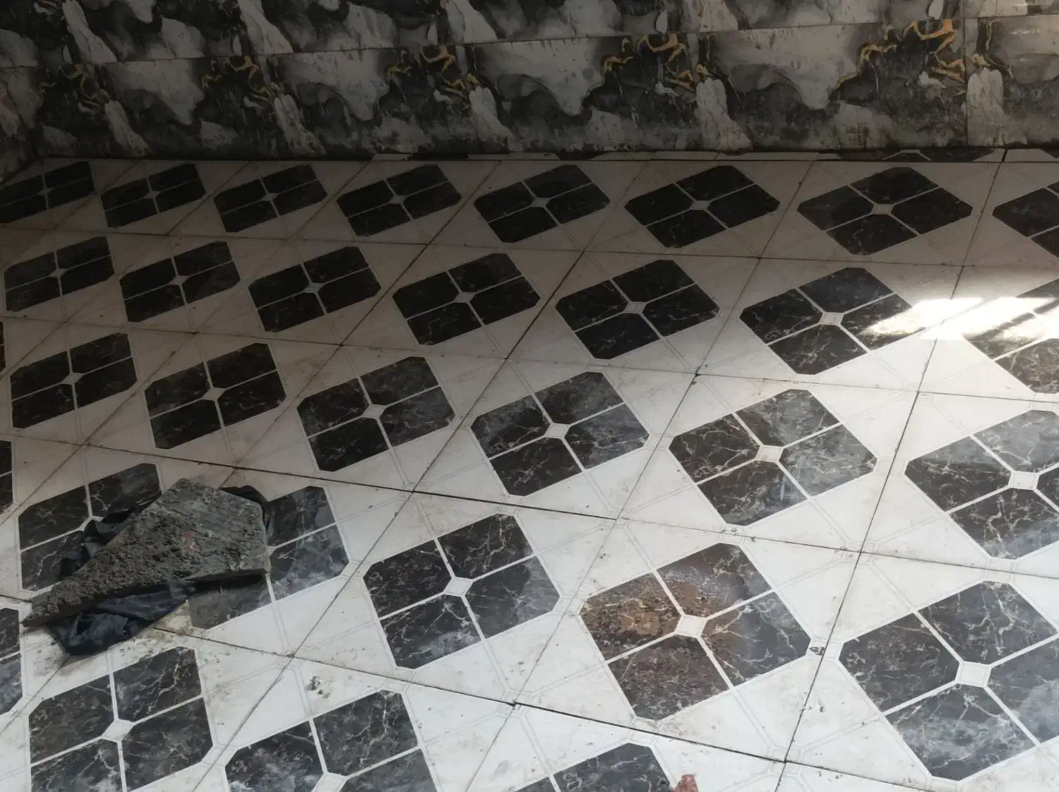 اوستا کاشی کاری دیوار چینی همه کاره نیرو خودم دارم|خدمات پیشه و مهارت|اردکان, |دیوار