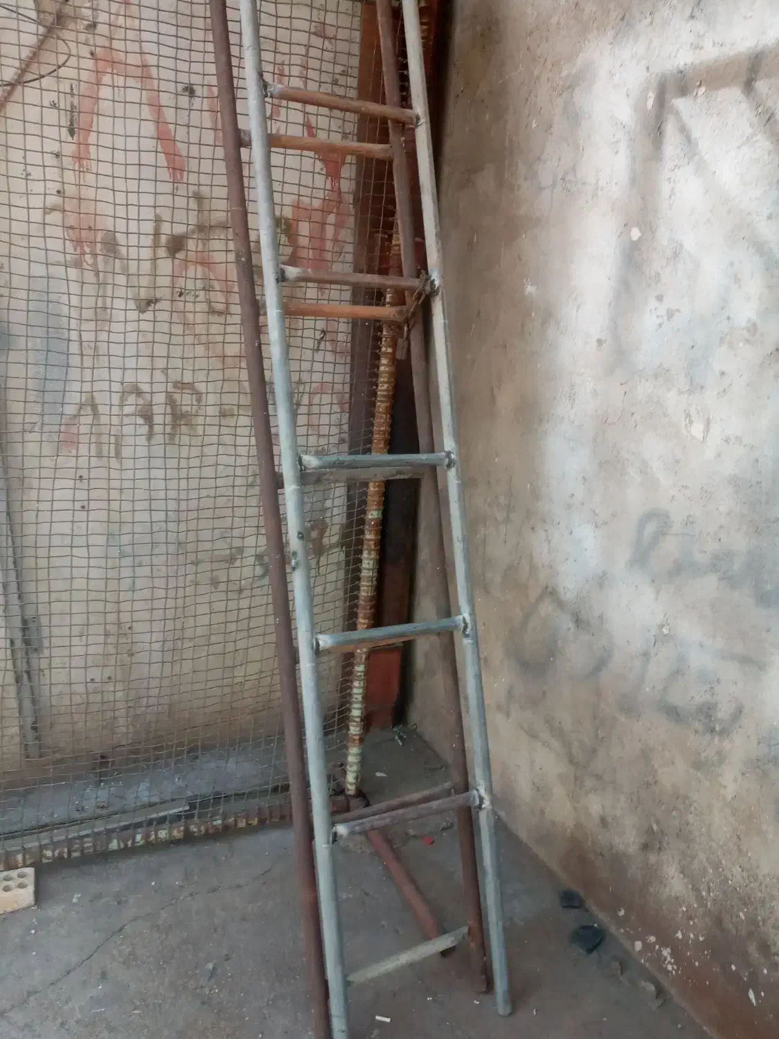 پله فلزی|مصالح و تجهیزات ساختمان|مسجد سلیمان, |دیوار