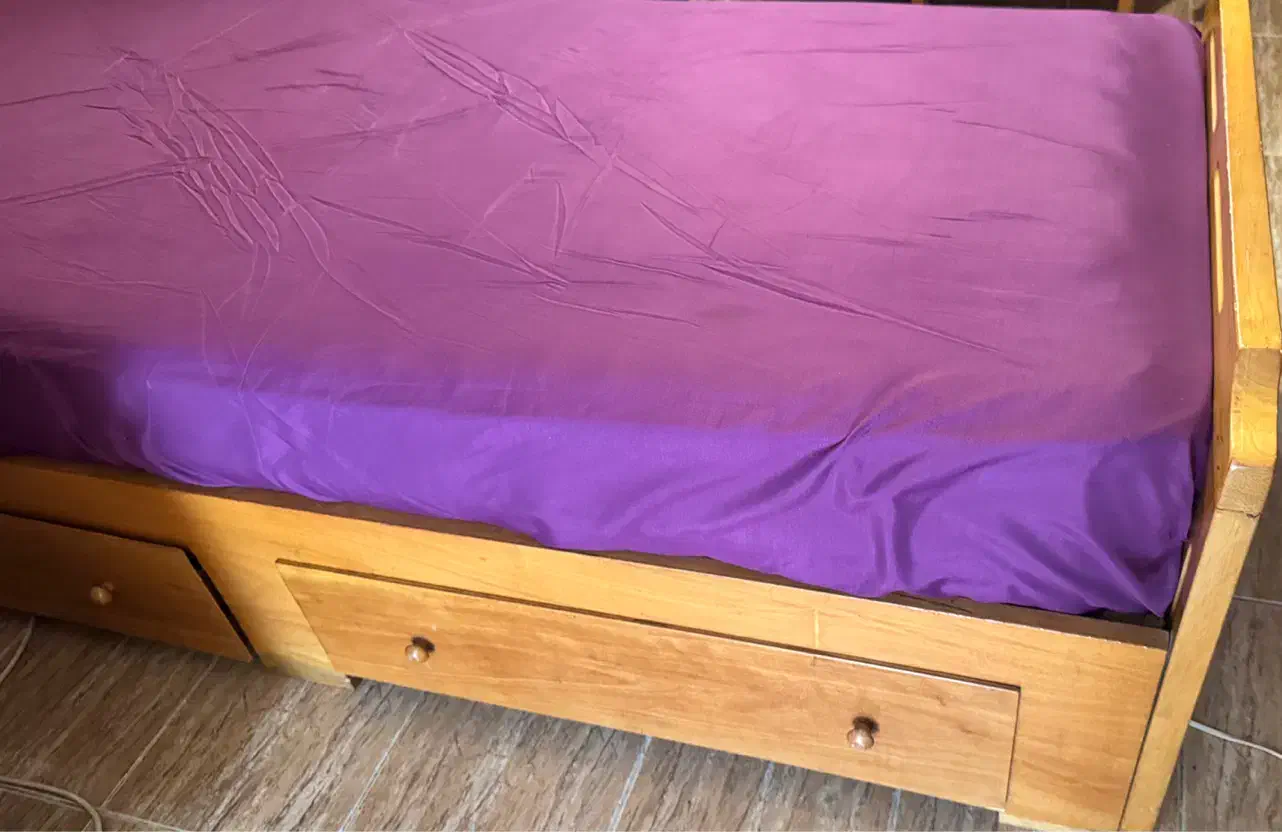 تخت یکنفره چوبی سالم و محکم|تخت و سرویس خواب|گرگان, |دیوار