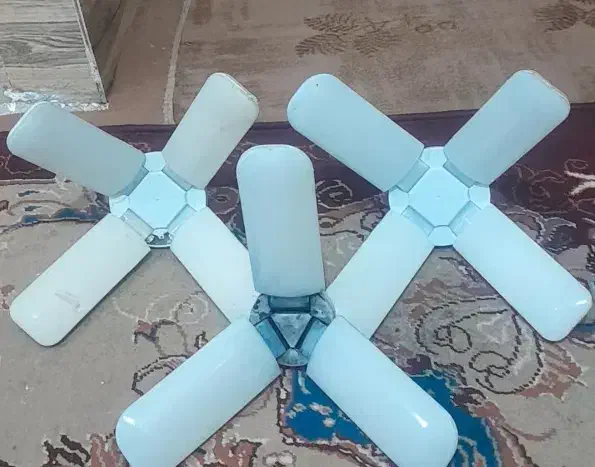 3عدد لامپ طرح فن یکی 3پر و 2تاشون 4پر هستن|لامپ و چراغ|میناب, |دیوار