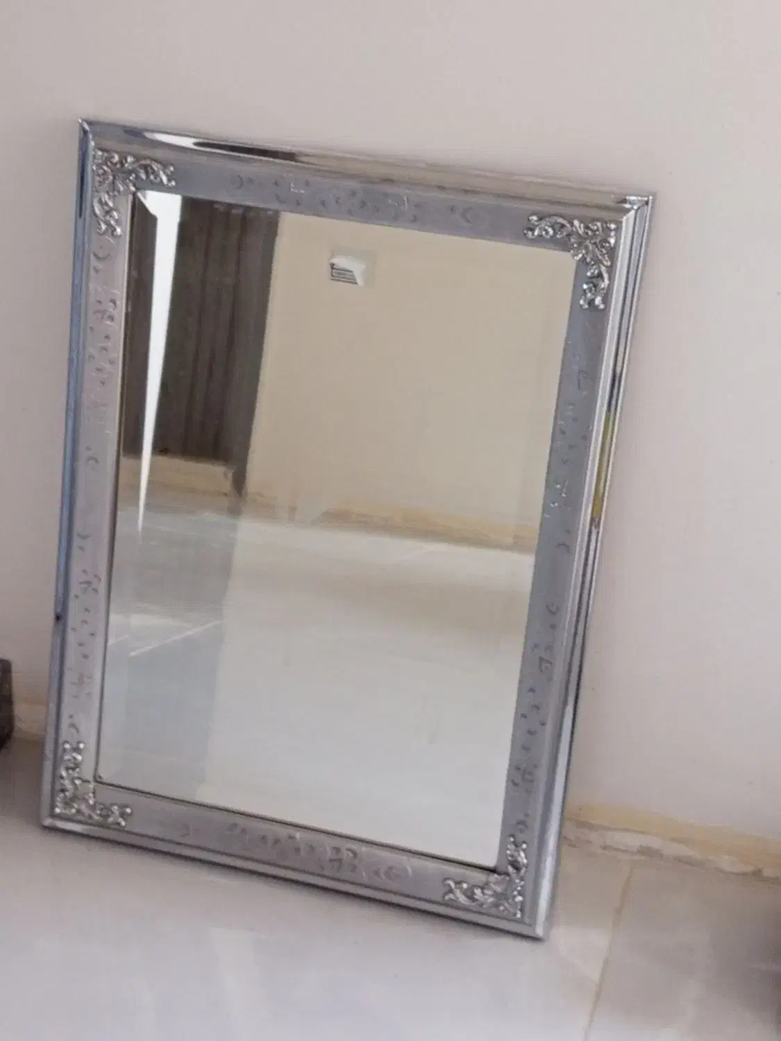 آینه سیلور|آینه|برخوار, |دیوار