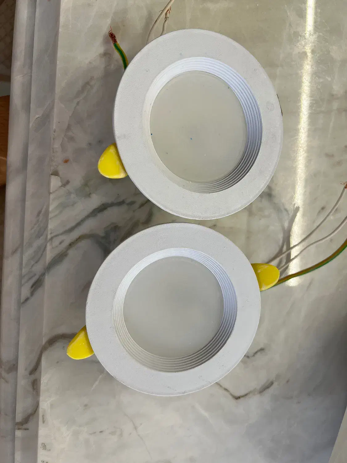 لامپ|لامپ و چراغ|مشهد, دانشجو|دیوار