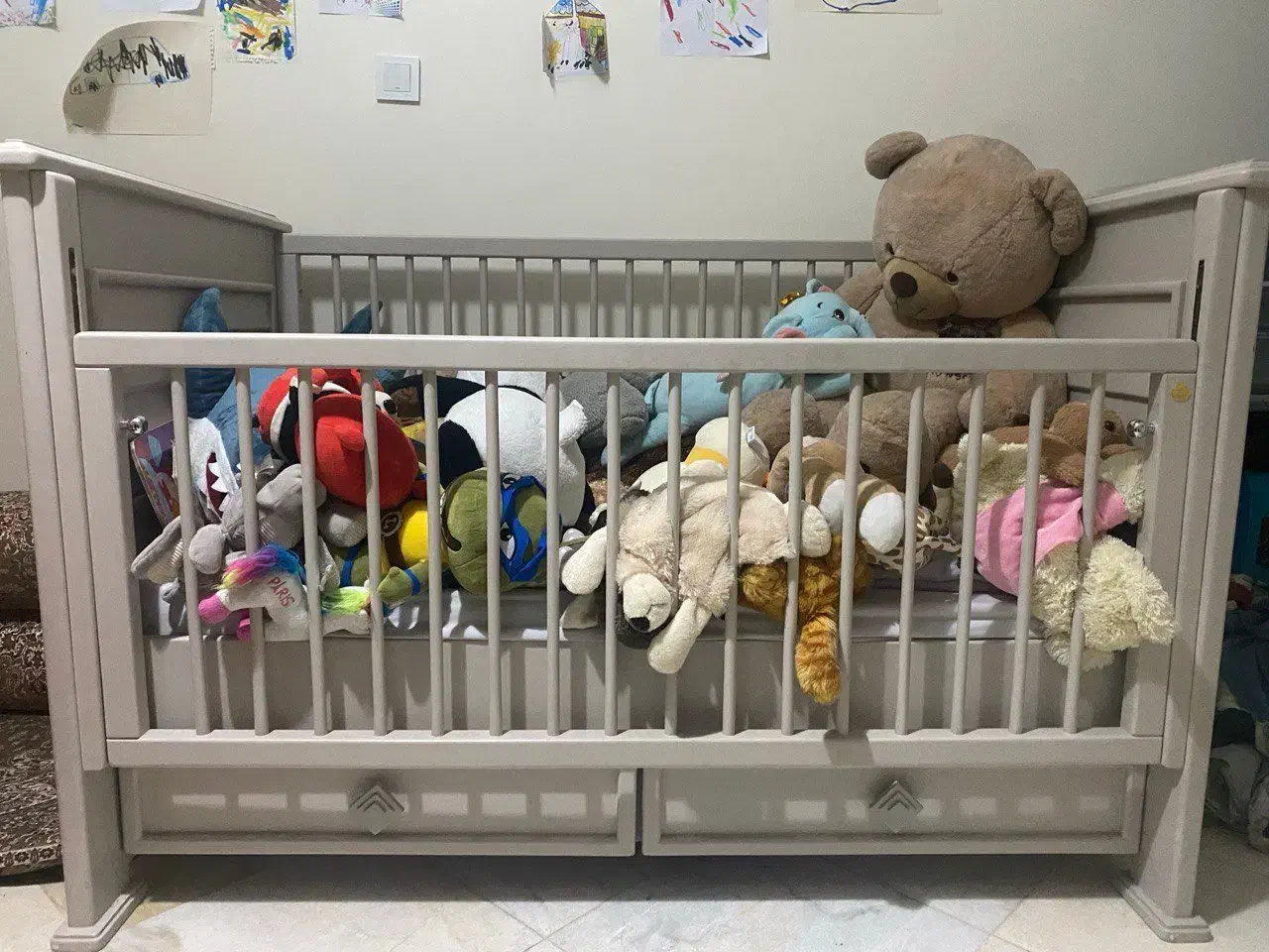 تخت نوزاد برند نی نی سالن به همراه تشک|تخت و صندلی بچه|تهران, جردن|دیوار