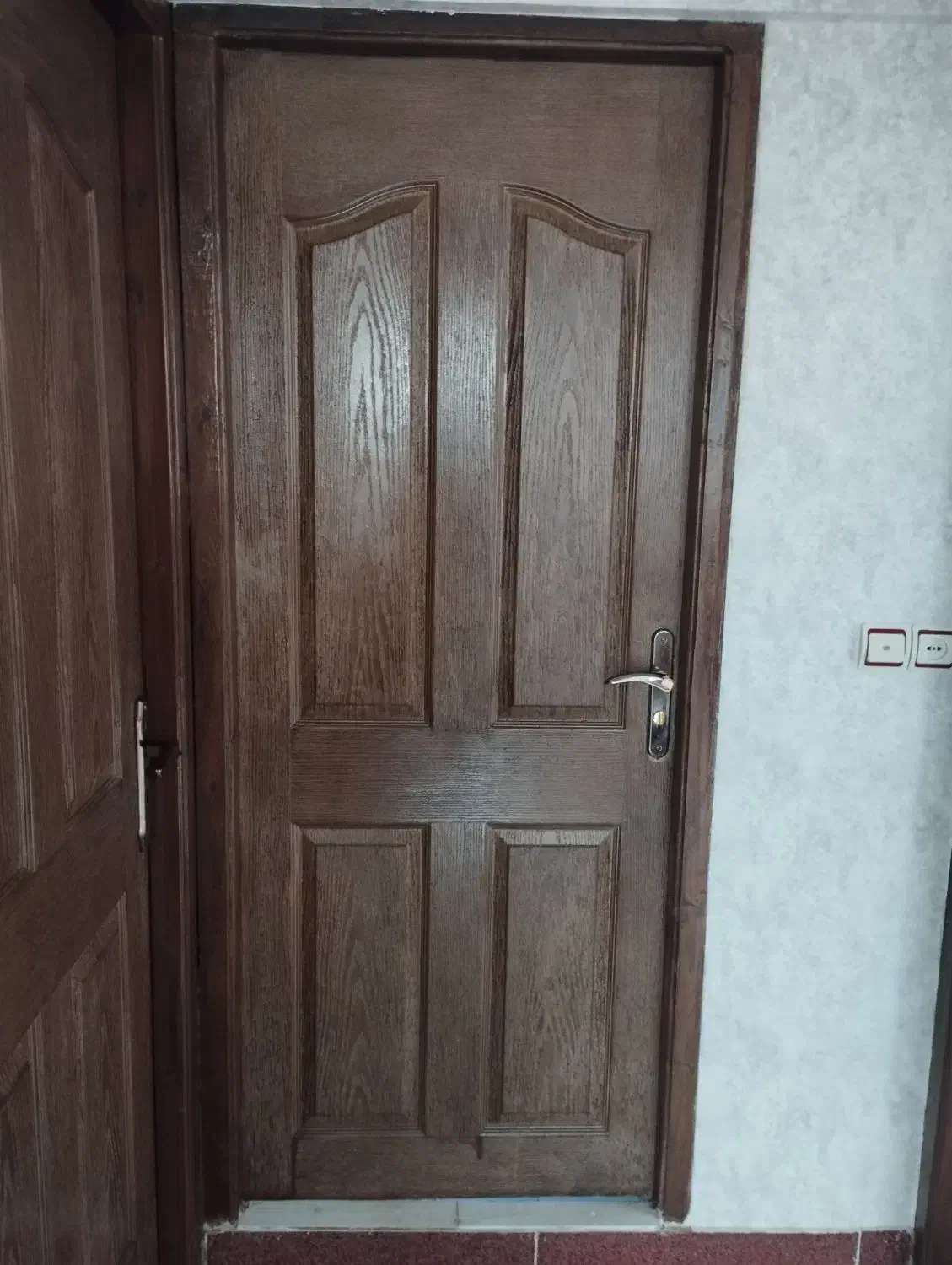 در چوبی کاملن سالم|مصالح و تجهیزات ساختمان|لاهیجان, گلستان|دیوار