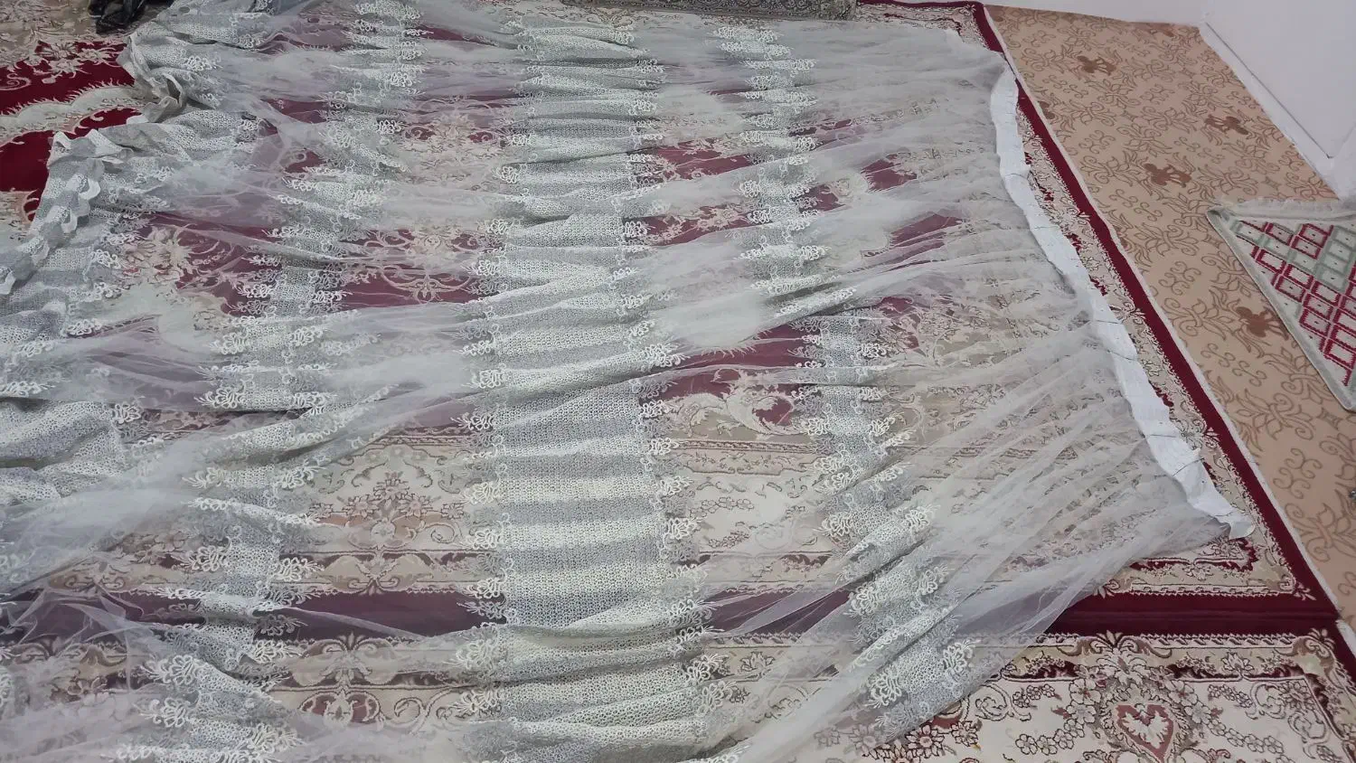 پرده پذیرایی|پرده، رانر، رومیزی|اقبالیه, |دیوار