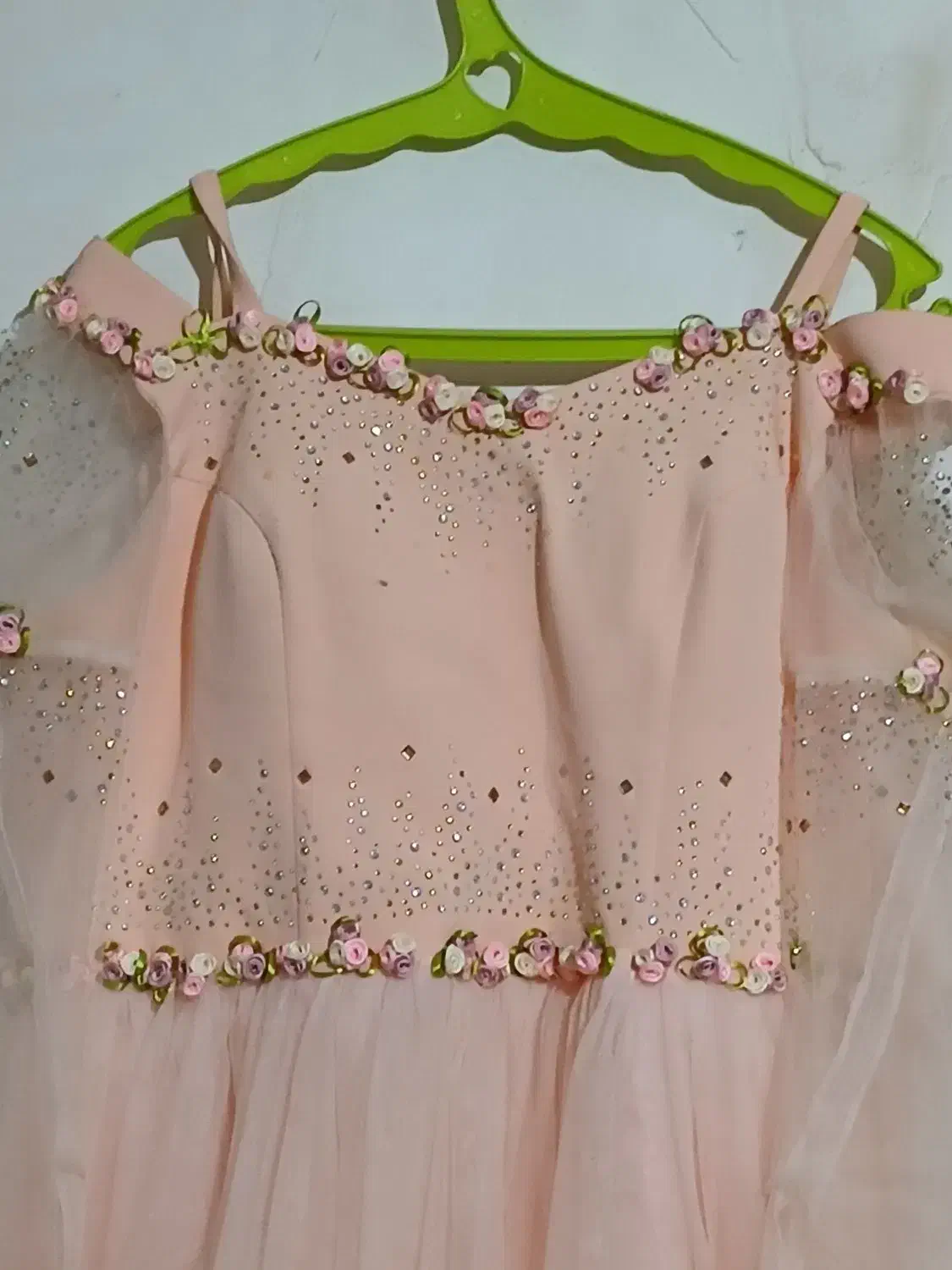 لباس مجلسی|لباس|فومن, |دیوار