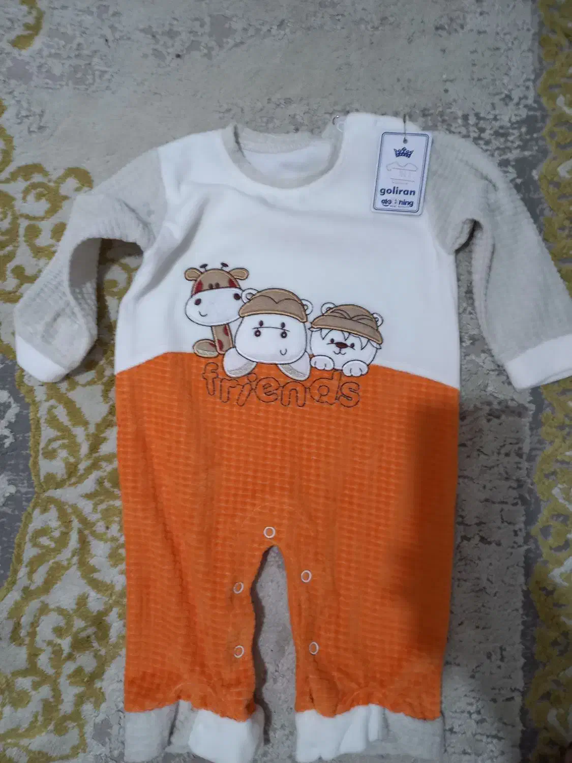 هدیه گیر پسرم اومد اینا دیگه اسفتاده نشدن|کفش و لباس بچه|یاسوج, |دیوار