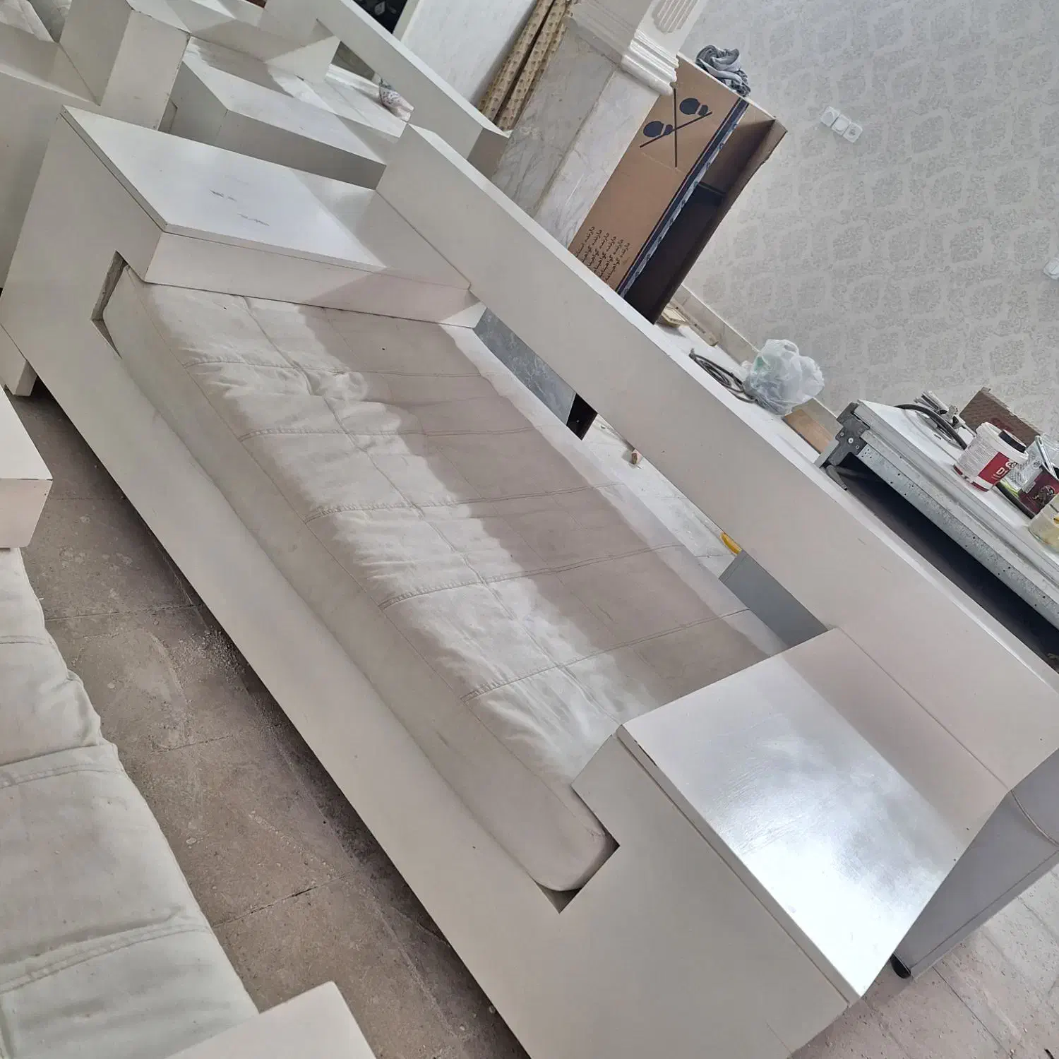 مبل ۶ نفره در حد نو|مبلمان خانگی و میز عسلی|قم, نخودی|دیوار