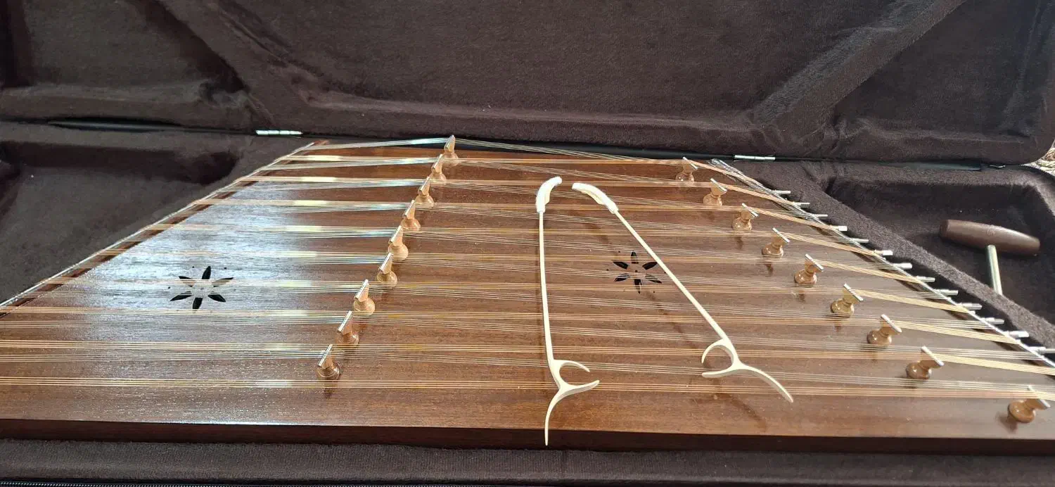 سنتور نو|سازهای سنتی|لنجان, |دیوار