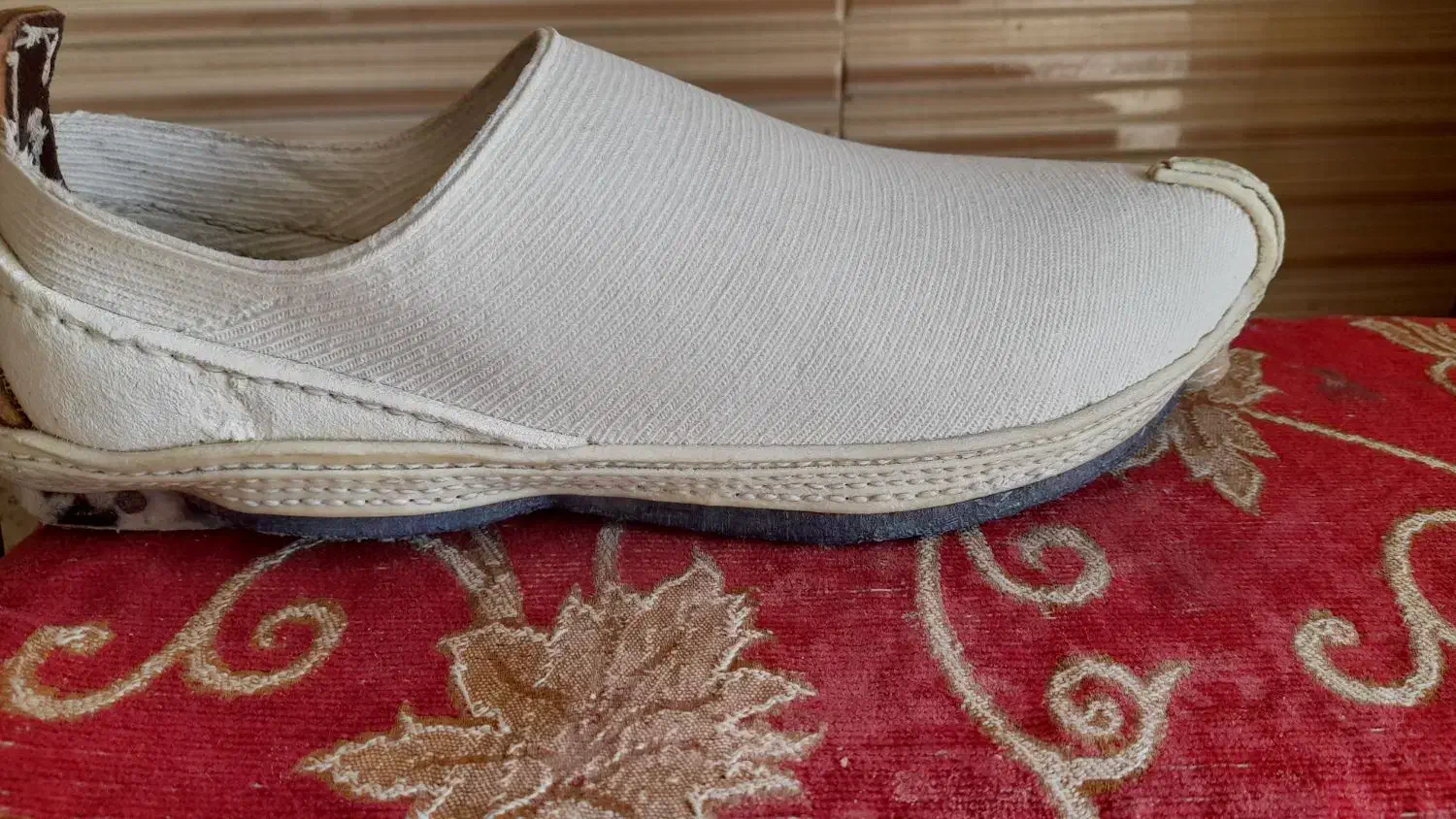 گیوه ملکی خان بختیاری|کیف، کفش، کمربند|جرقویه, |دیوار