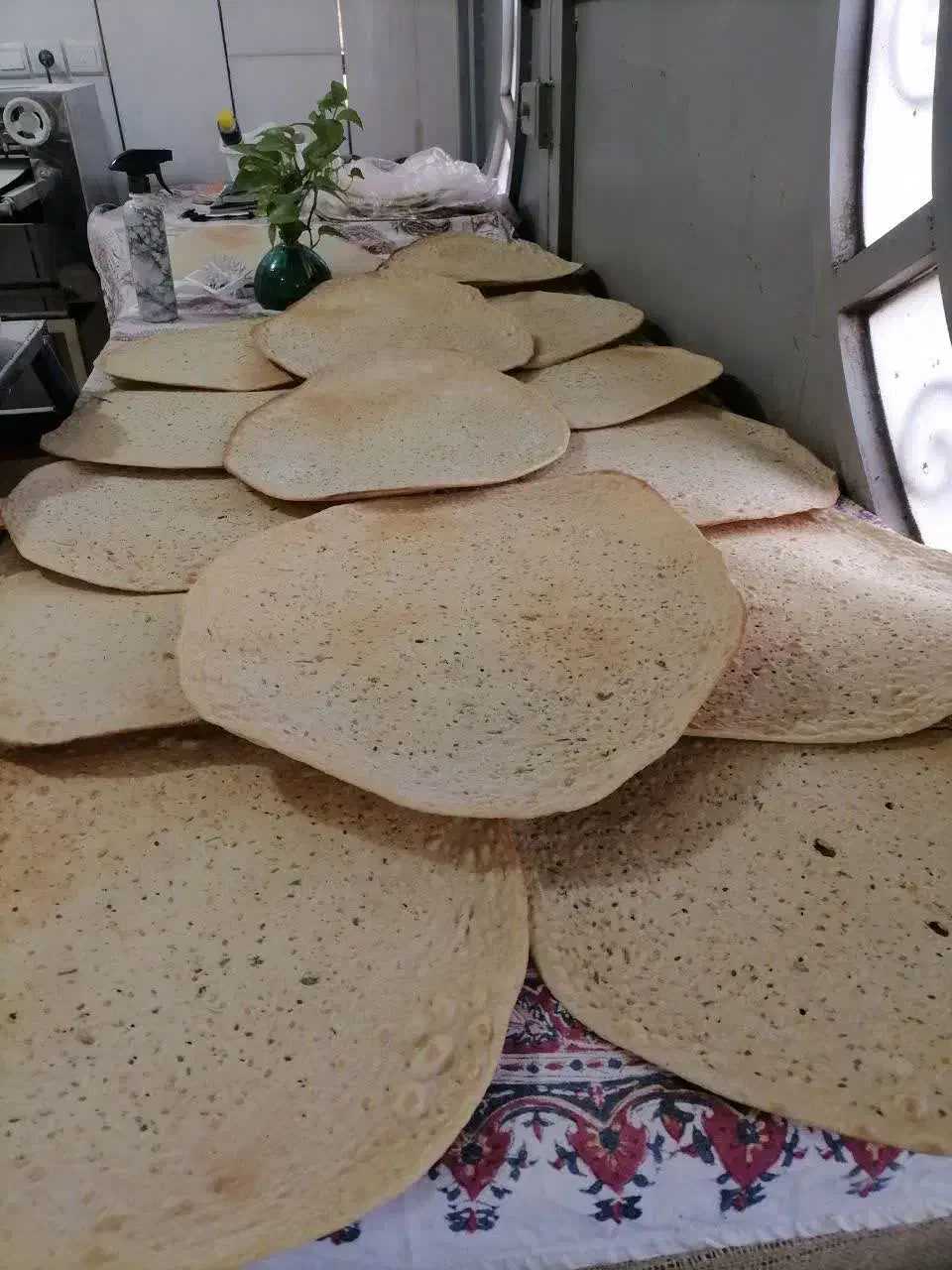 نیروی خانم برای نان وایی|استخدام خدمات فروشگاه و رستوران|نجفآباد, شیخ آباد|دیوار