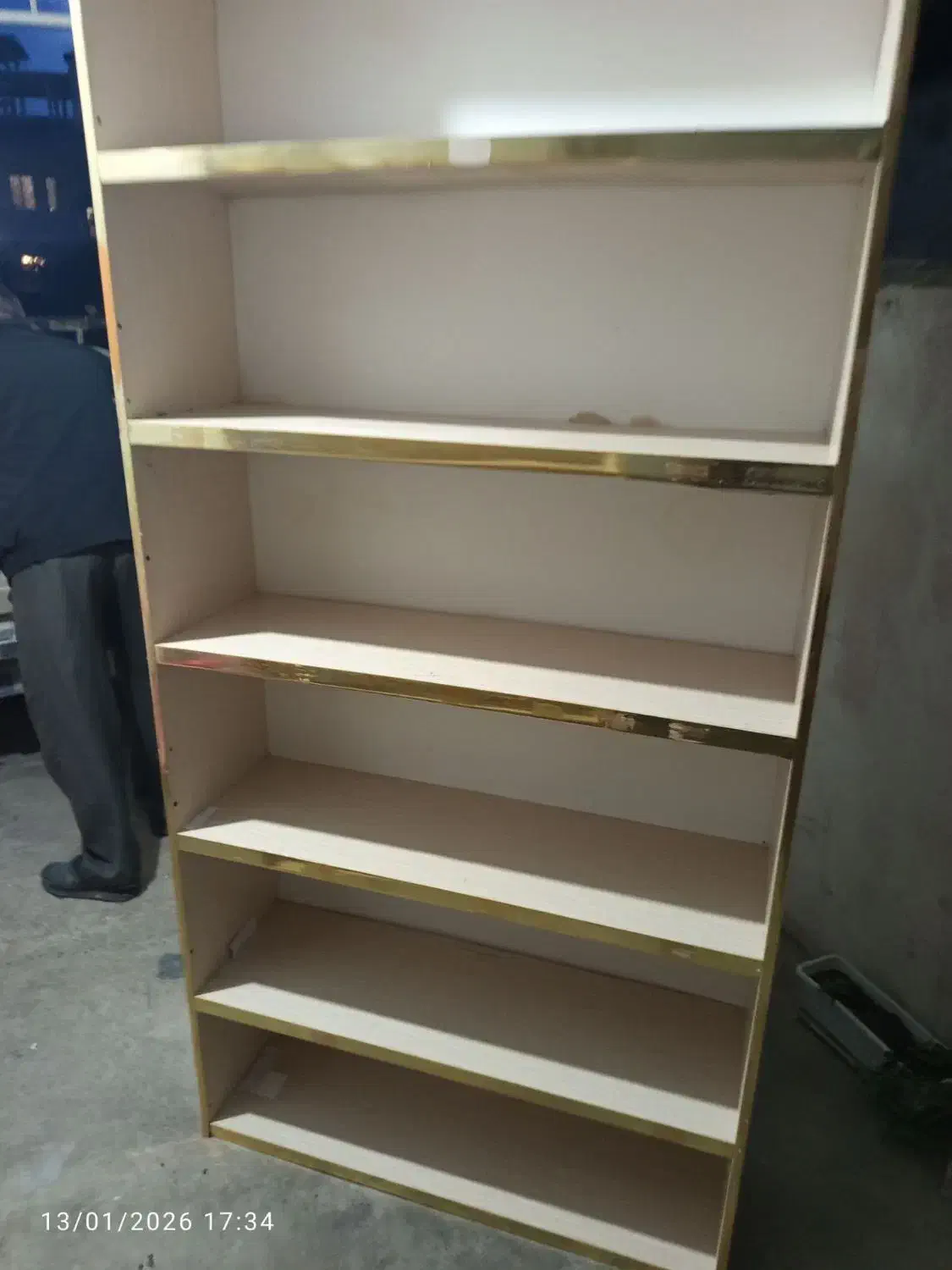 قفسه چوبی بسیار تمیز|کتابخانه، شلف، قفسه‌های دیواری|نوشهر, |دیوار