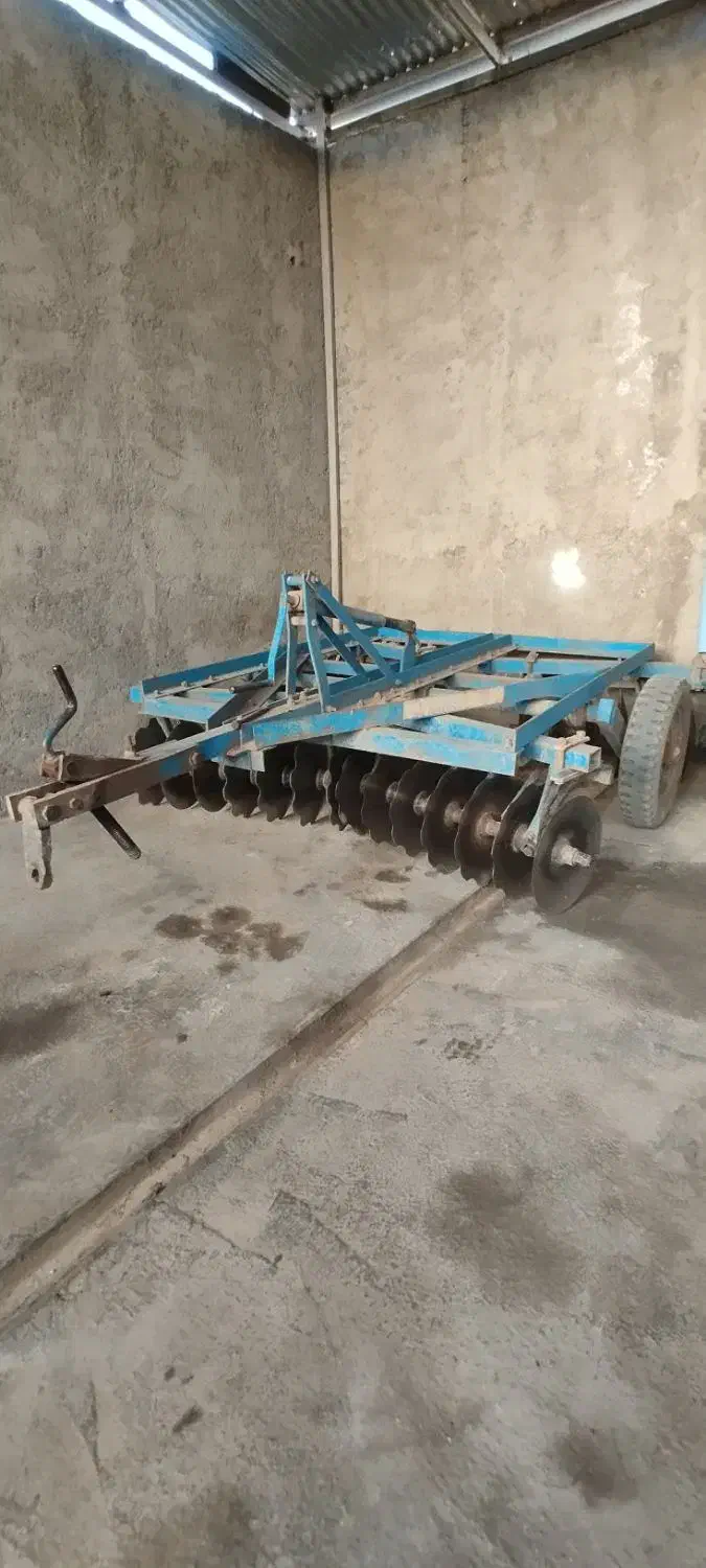 دیکس مقدسی|ماشین‌آلات صنعتی|نگین شهر, |دیوار