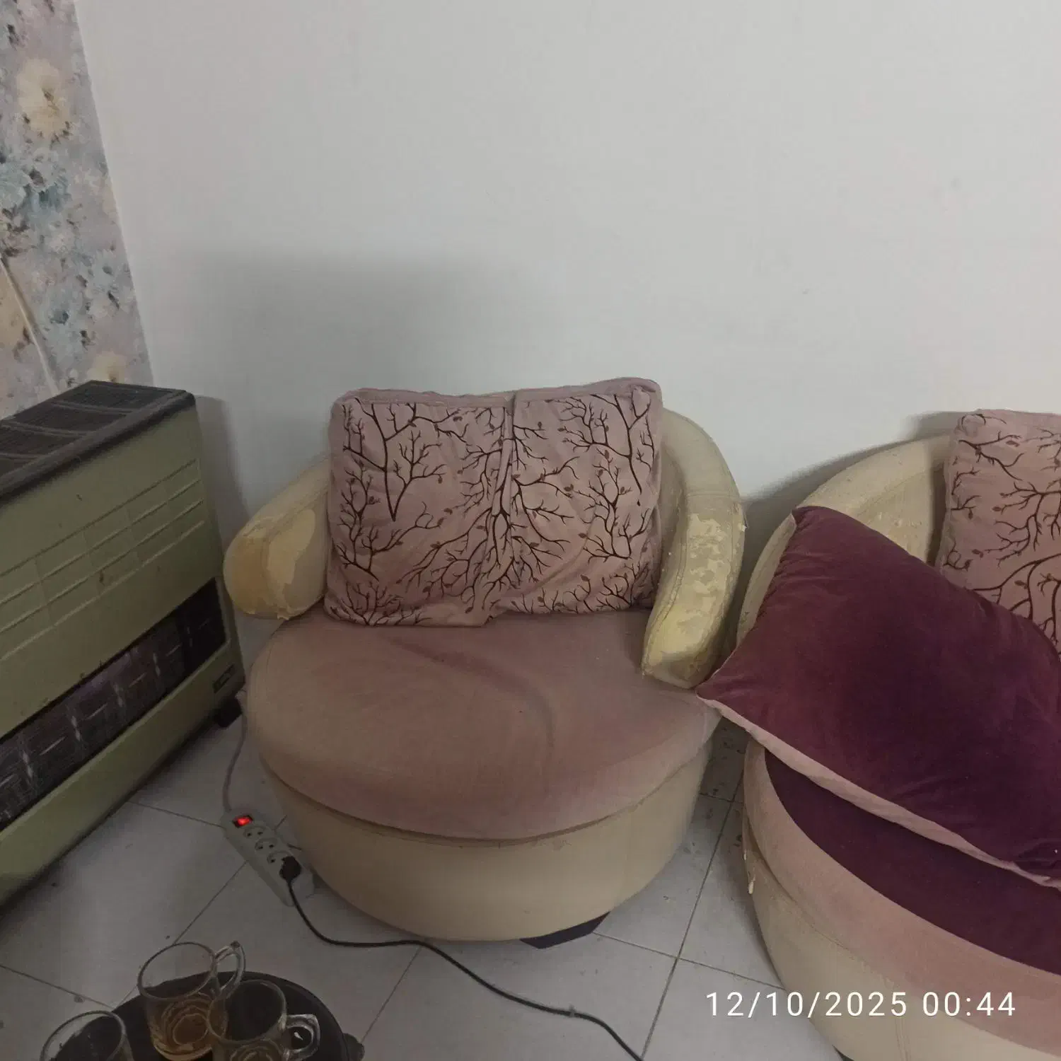 مبل ۷ نفره راحتی|مبلمان خانگی و میز عسلی|اصفهان, درب کوشک|دیوار