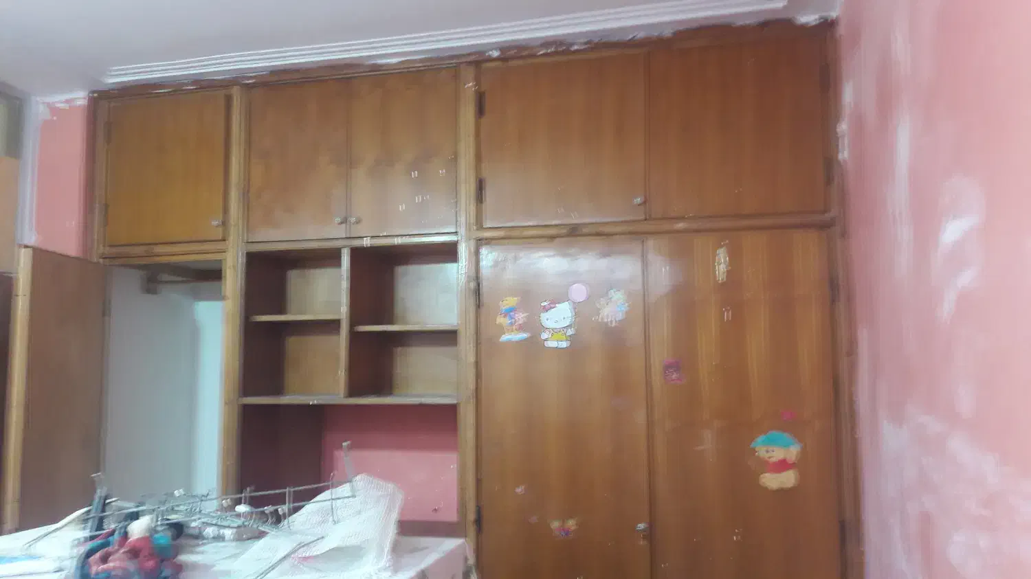 کمد دیواری با چوب روس در حد نو و چند تخت فلزی|جاکفشی، کمد، دراور|مسجد سلیمان, |دیوار