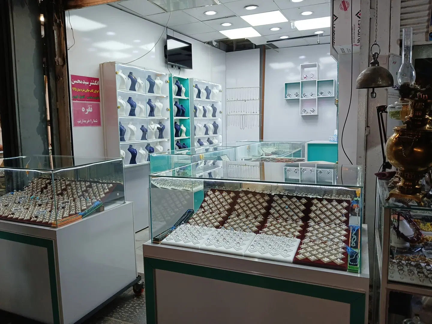 رکاب خالی ۹۲۵|جواهرات|اصفهان, نقش جهان|دیوار