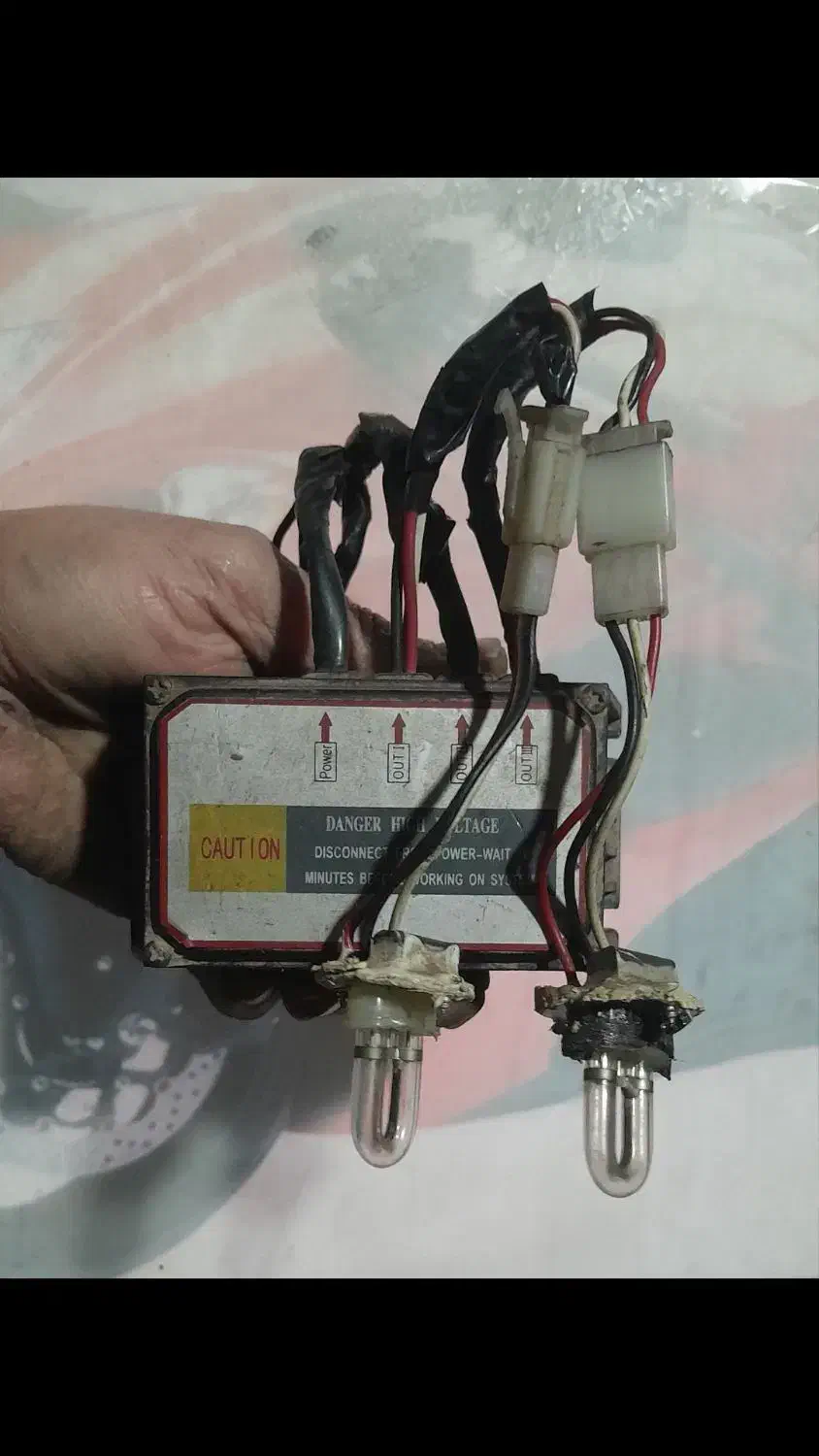 فلشرپلیس|لامپ و چراغ|میانه, |دیوار