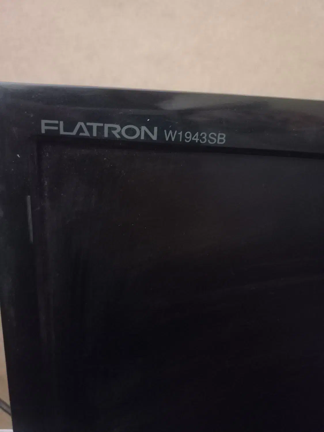 مانیتور|تلویزیون و پروژکتور|نی‌ریز, |دیوار