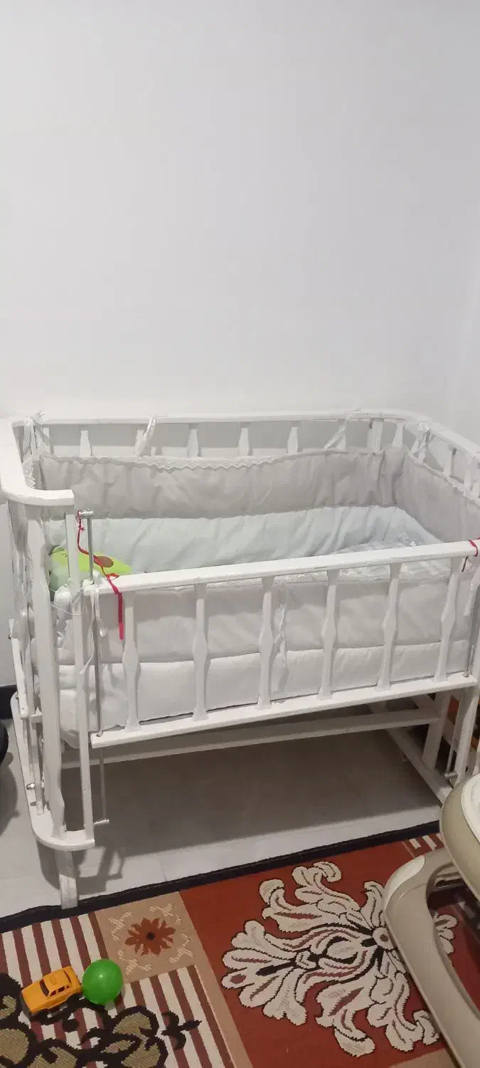 گهواره ی چوبی|تخت و صندلی بچه|برخوار, |دیوار