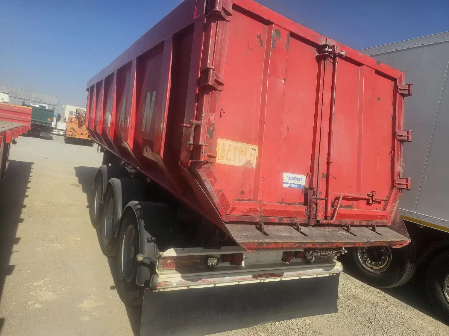 تریلی کمپرس سه محور|قطعات یدکی و لوازم جانبی|ابرکوه, |دیوار